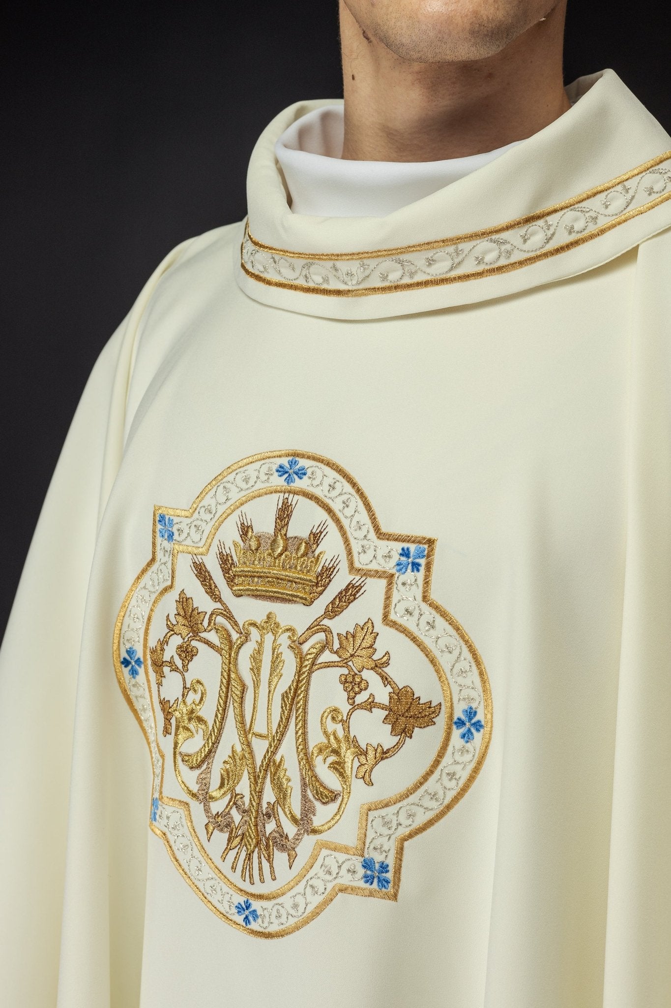 Classic marian chasuble in ivory KOR/393/05/01 - HAFTINAUSA.COM