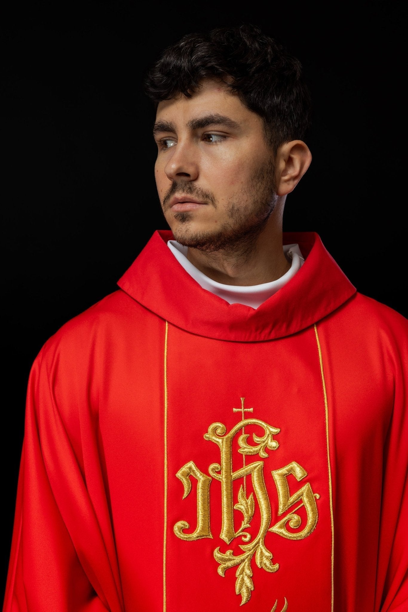 Classic red chasuble with JHS motif embroidery S - 7051 - 02 - 53 - HAFTINAUSA.COM
