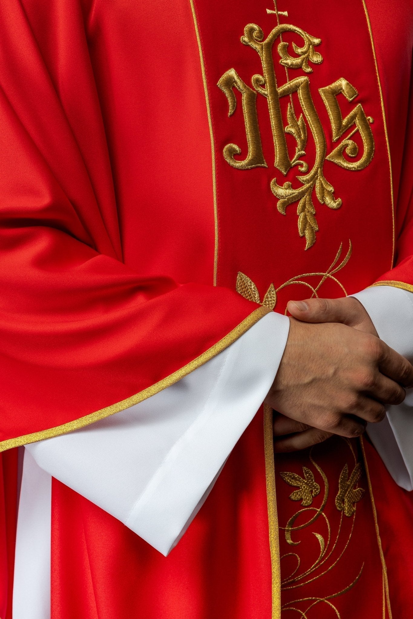 Classic red chasuble with JHS motif embroidery S - 7051 - 02 - 53 - HAFTINAUSA.COM