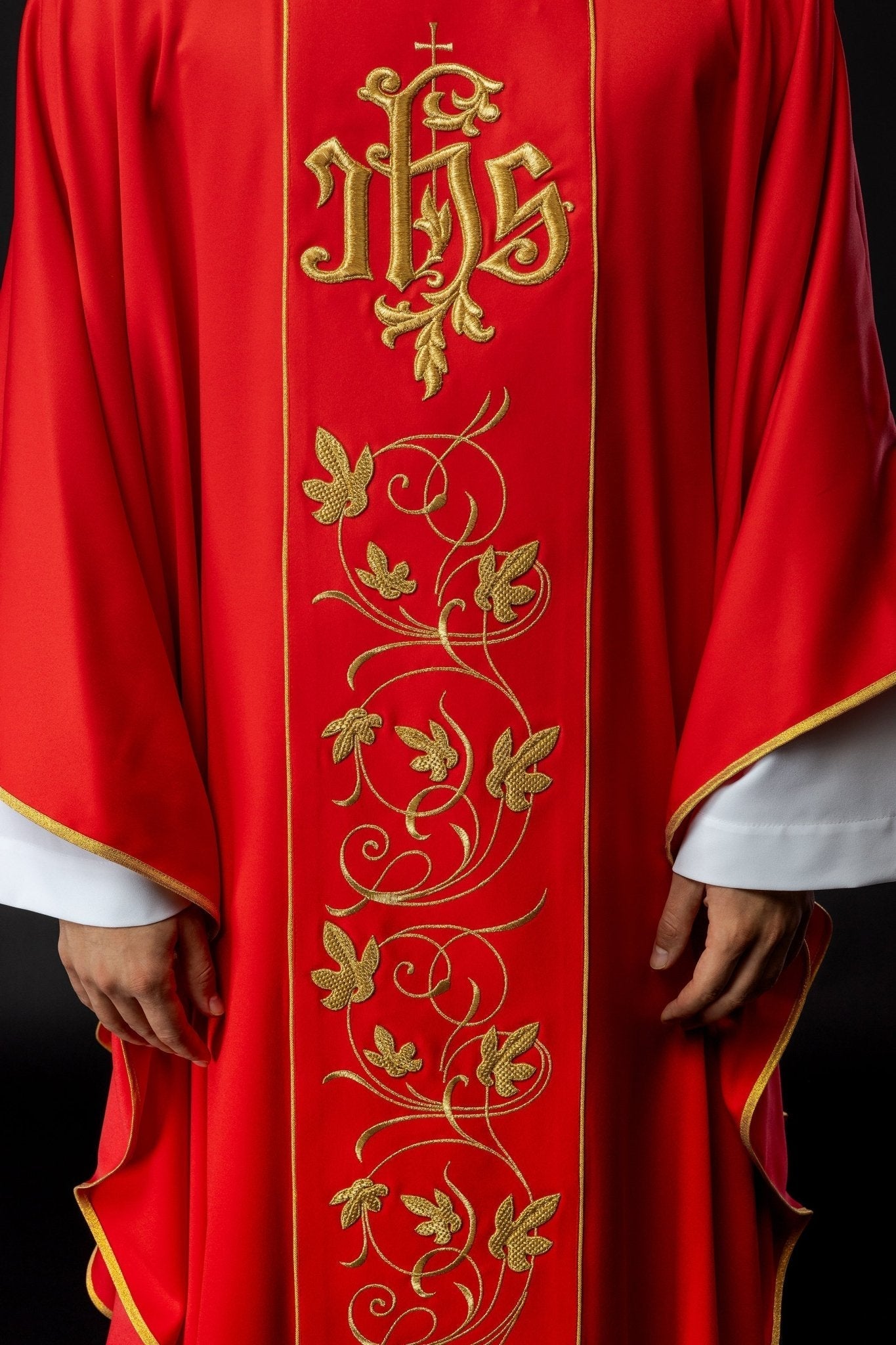 Classic red chasuble with JHS motif embroidery S - 7051 - 02 - 53 - HAFTINAUSA.COM