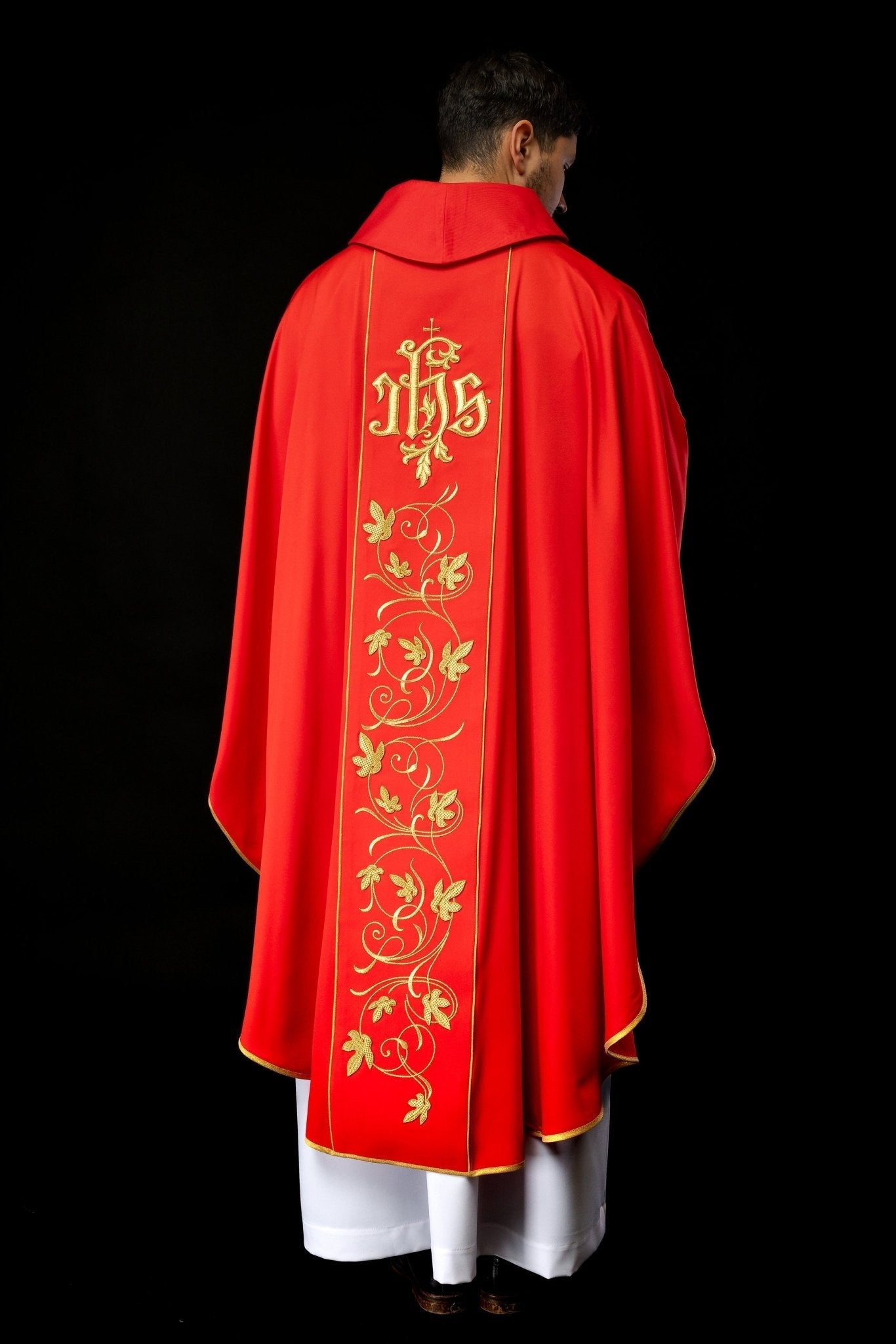 Classic red chasuble with JHS motif embroidery S - 7051 - 02 - 53 - HAFTINAUSA.COM