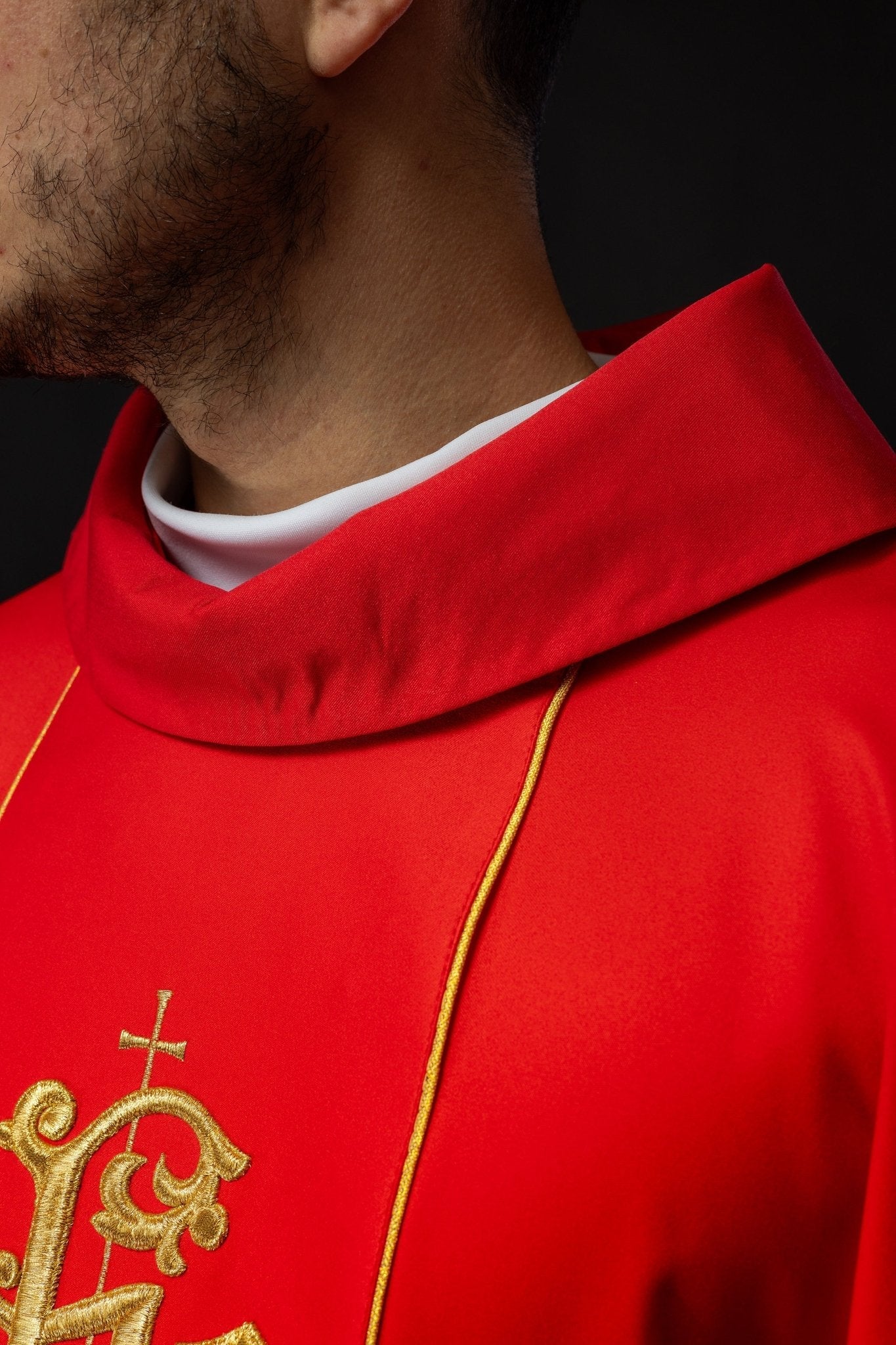 Classic red chasuble with JHS motif embroidery S - 7051 - 02 - 53 - HAFTINAUSA.COM