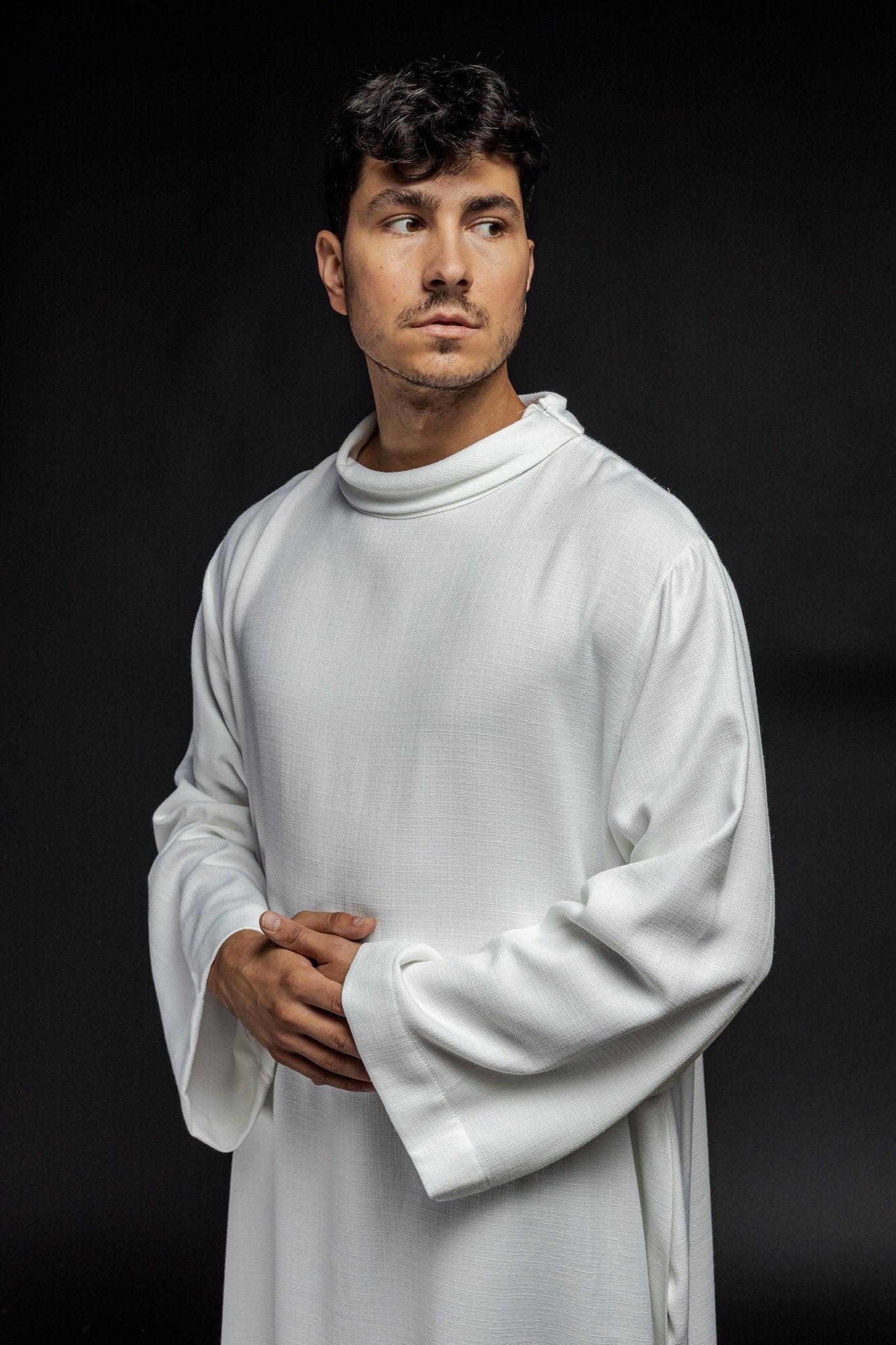 Clergy alb made of white linen fabric KAB/031/04/49 135cm/164cm - HAFTINAUSA.COM