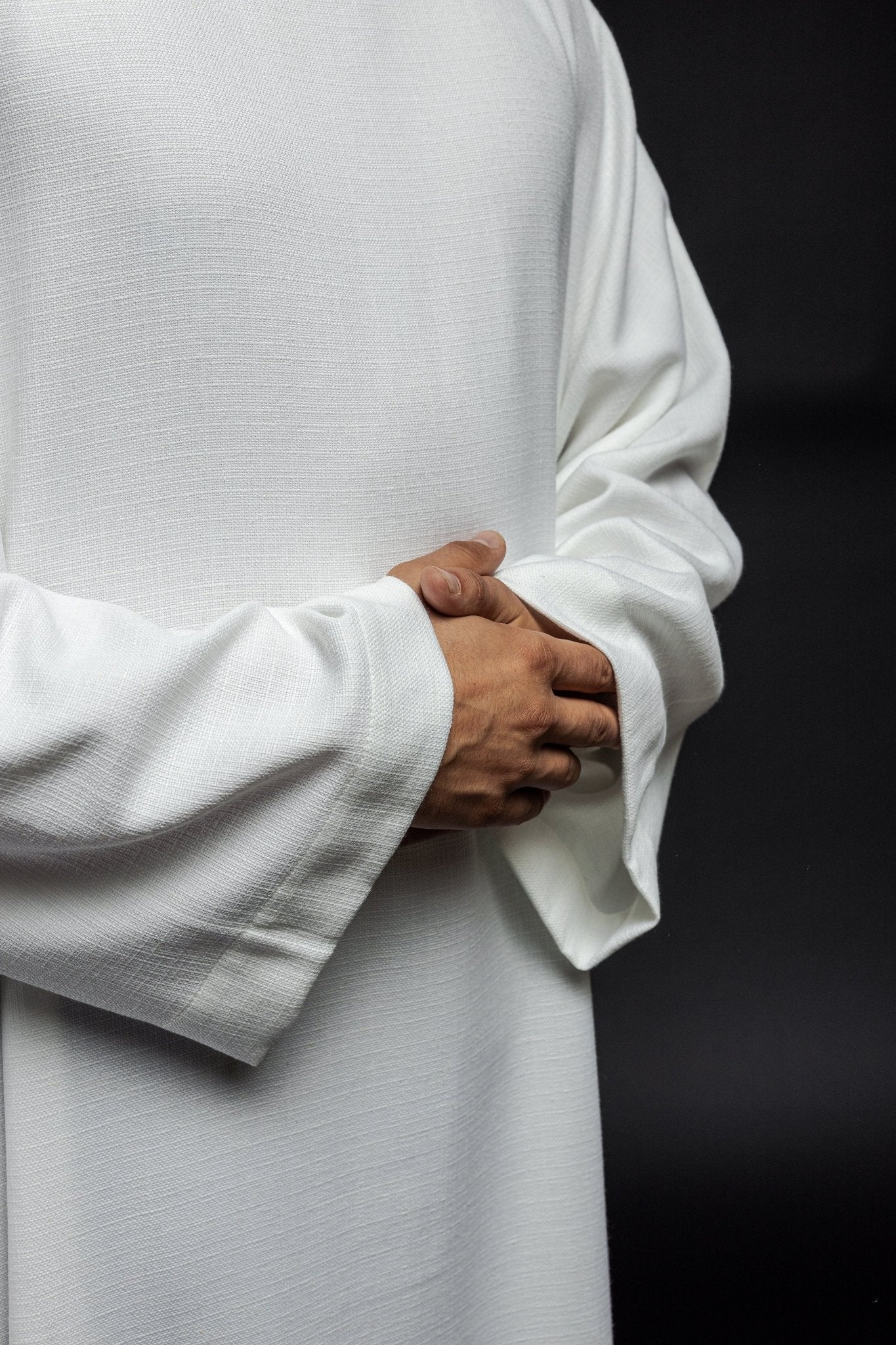 Clergy alb made of white linen fabric KAB/031/04/49 135cm/164cm - HAFTINAUSA.COM