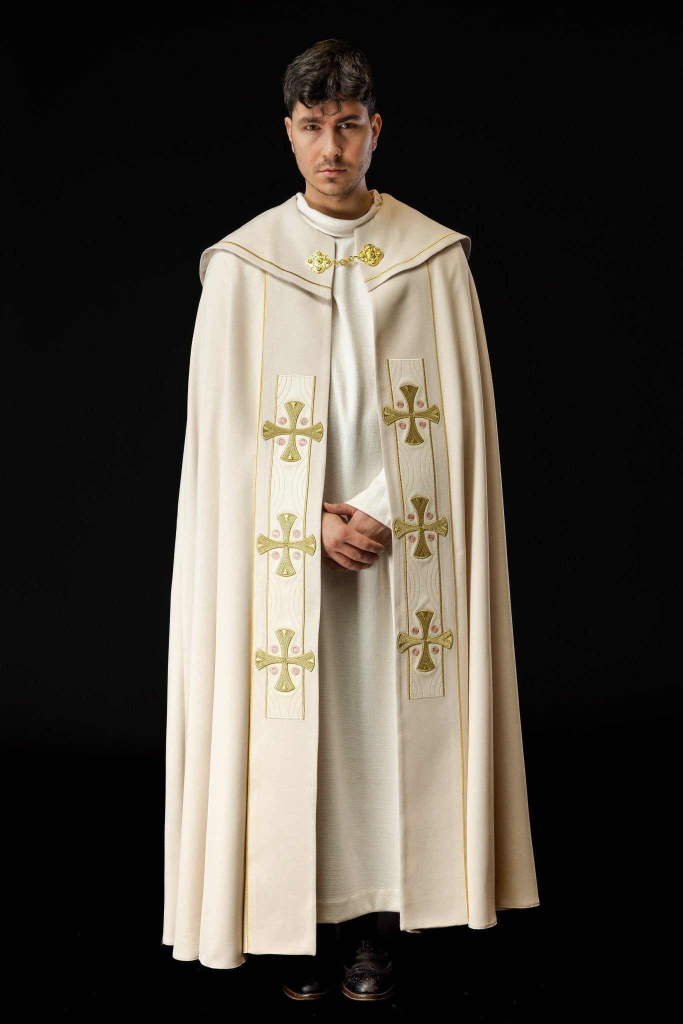 Cope with embroidered golden crosses and ecru velvet S - 3068 - 05 - 70 150cm - HAFTINAUSA.COM