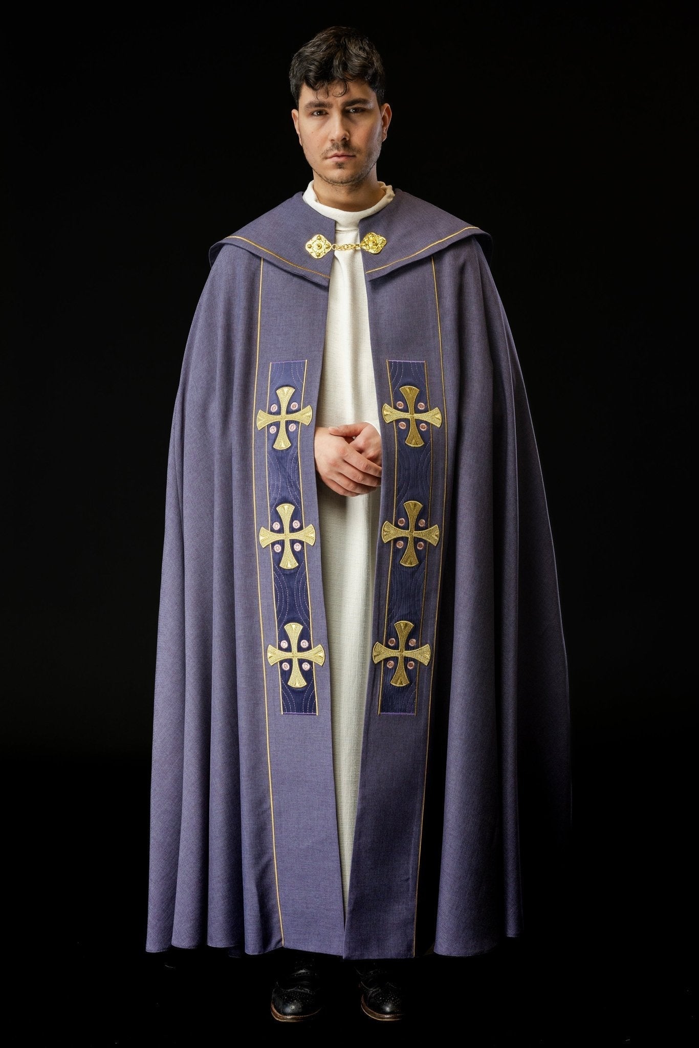 Cope with embroidered golden crosses and purple velvet S - 3068 - 03 - 70 150cm - HAFTINAUSA.COM