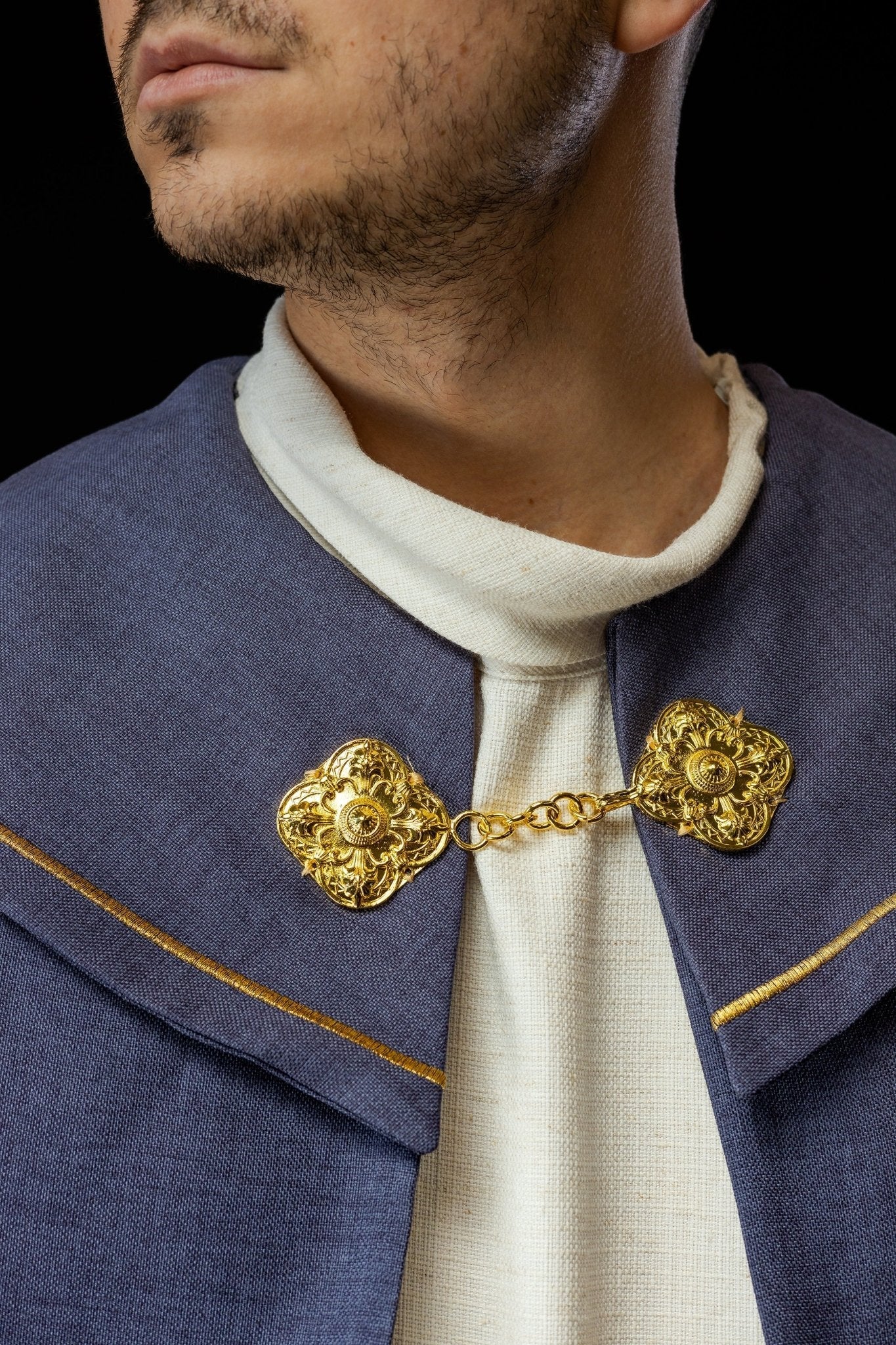 Cope with embroidered golden crosses and purple velvet S - 3068 - 03 - 70 150cm - HAFTINAUSA.COM