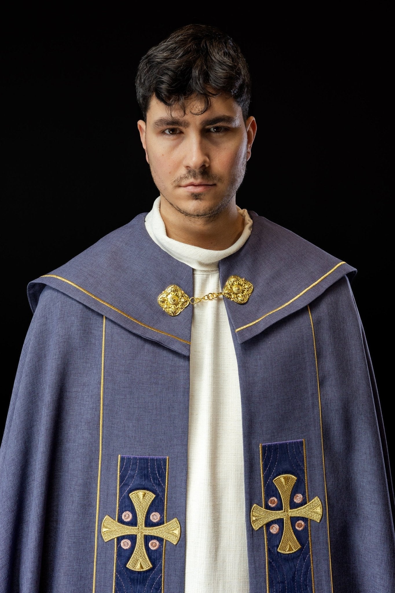 Cope with embroidered golden crosses and purple velvet S - 3068 - 03 - 70 150cm - HAFTINAUSA.COM