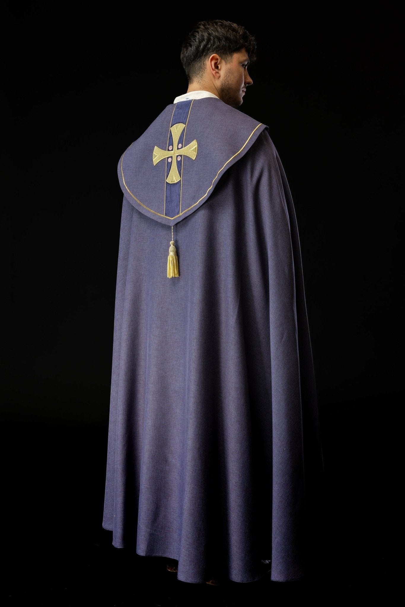 Cope with embroidered golden crosses and purple velvet S - 3068 - 03 - 70 150cm - HAFTINAUSA.COM