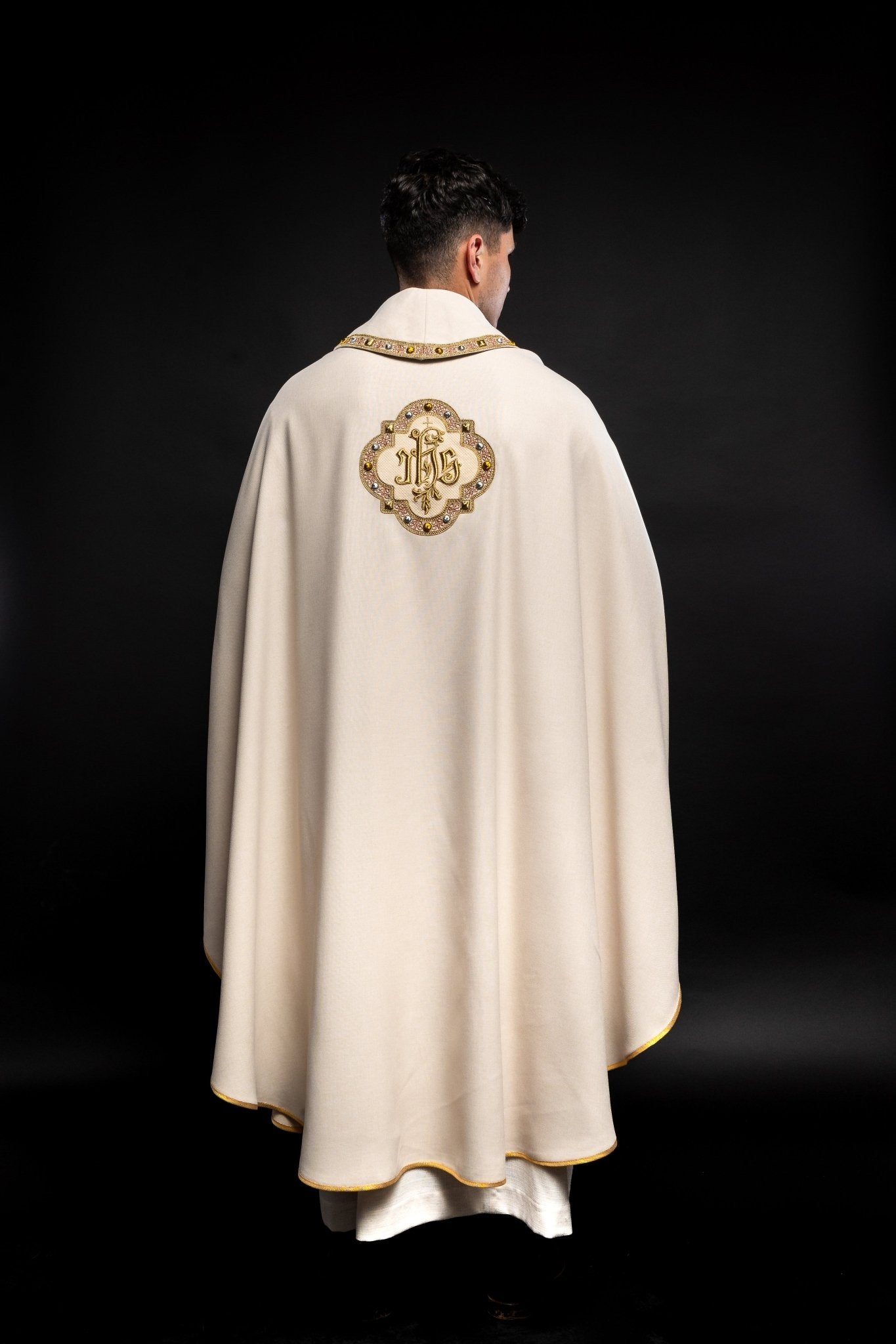 Cream colored chasuble with classic JHS symbol and colorful collar S - 7073 - 05 - 70 - HAFTINAUSA.COM