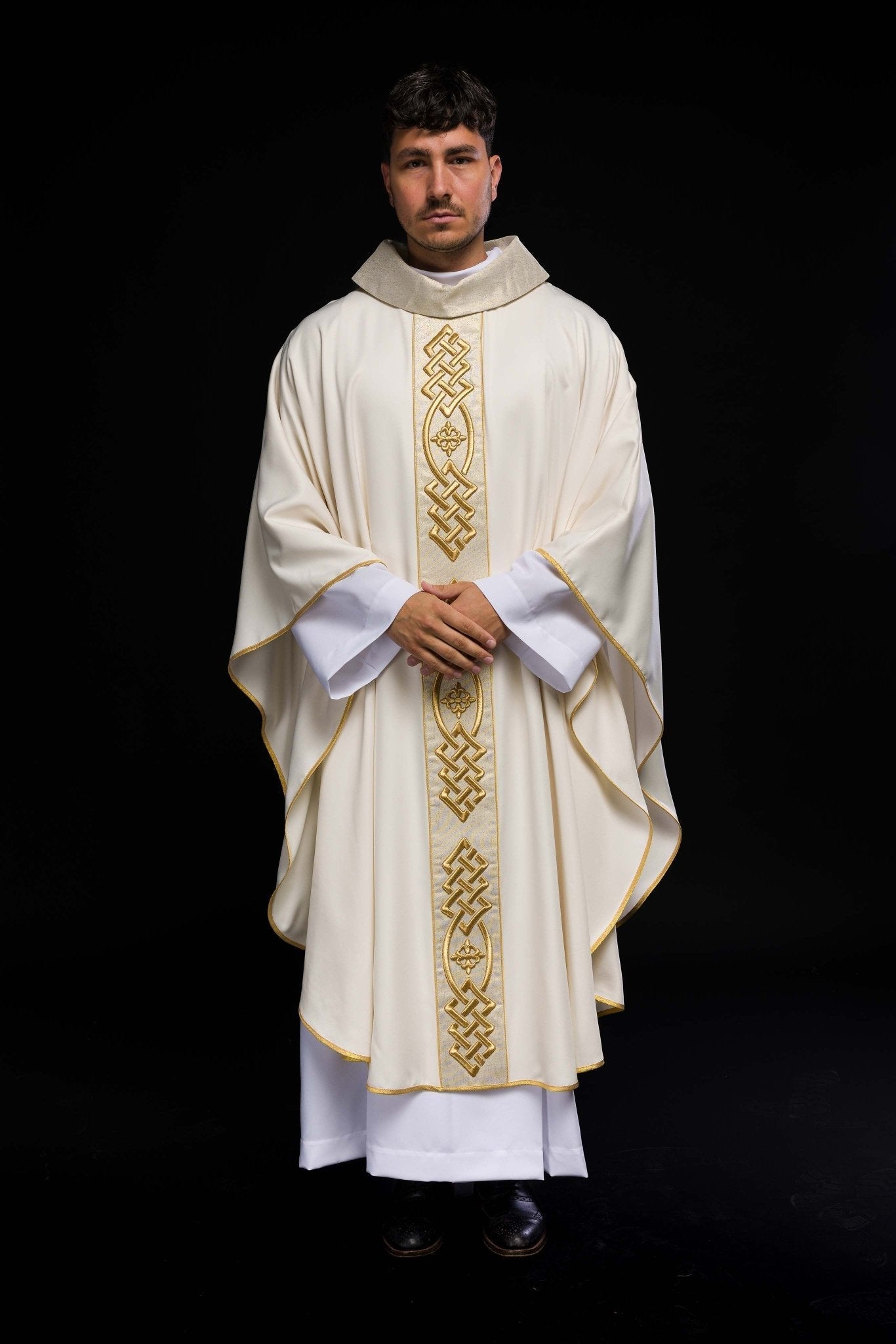 Cream colored chasuble with narrow embroidery KOR/266/05/53 - HAFTINAUSA.COM