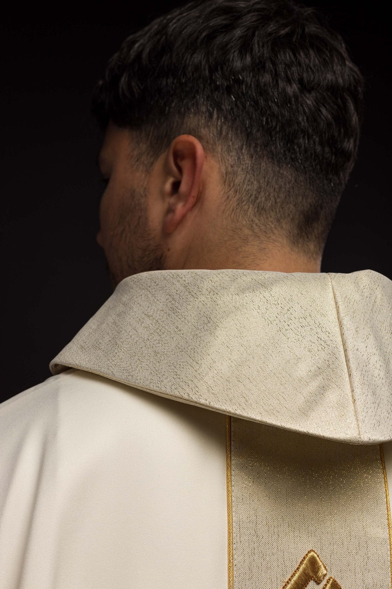 Cream colored chasuble with narrow embroidery KOR/266/05/53 - HAFTINAUSA.COM