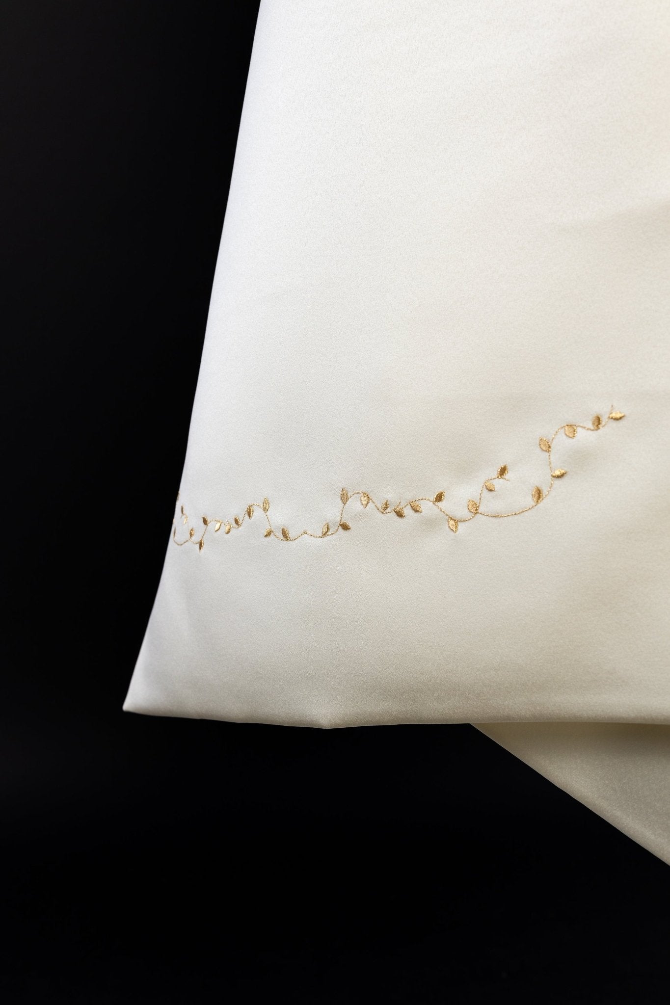 Cross embroidered veil in ecru KWL/031/05/20 50*270 ECRU SAT - HAFTINAUSA.COM
