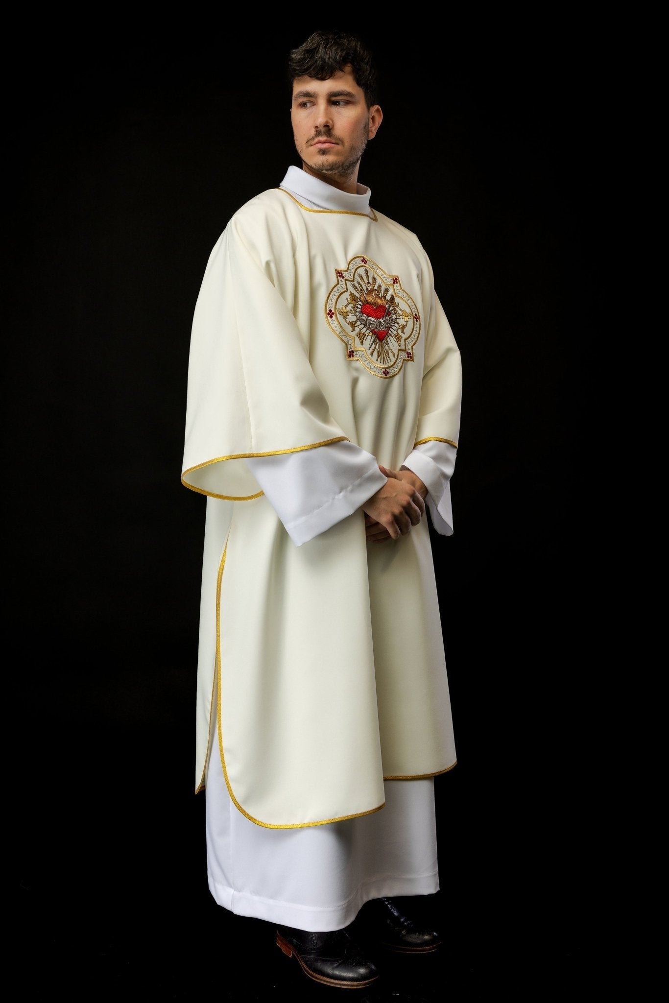 Dalmatic with the motif of the Immaculate Heart of Mary KDL/392/05/01/D - HAFTINAUSA.COM
