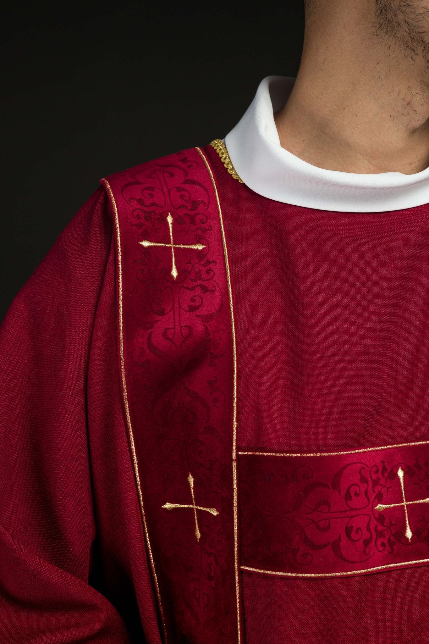 Dalmatic with velvet bands and embroidered golden crosses in red LE/1073/02/B - CHASUBLES.COM