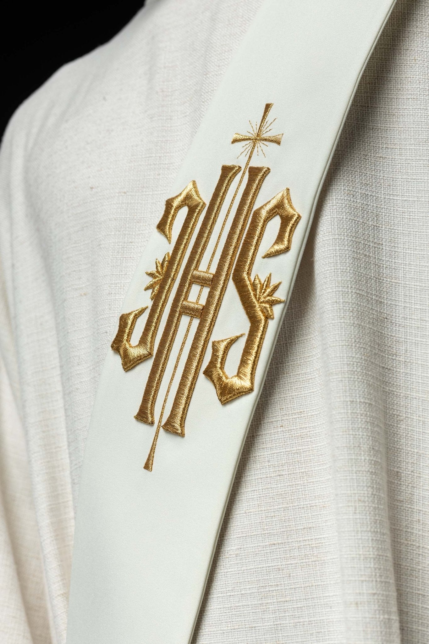 Deacon stole embroidered with IHS and Cross in ecru KSD/135/05/01 ECRU - HAFTINAUSA.COM