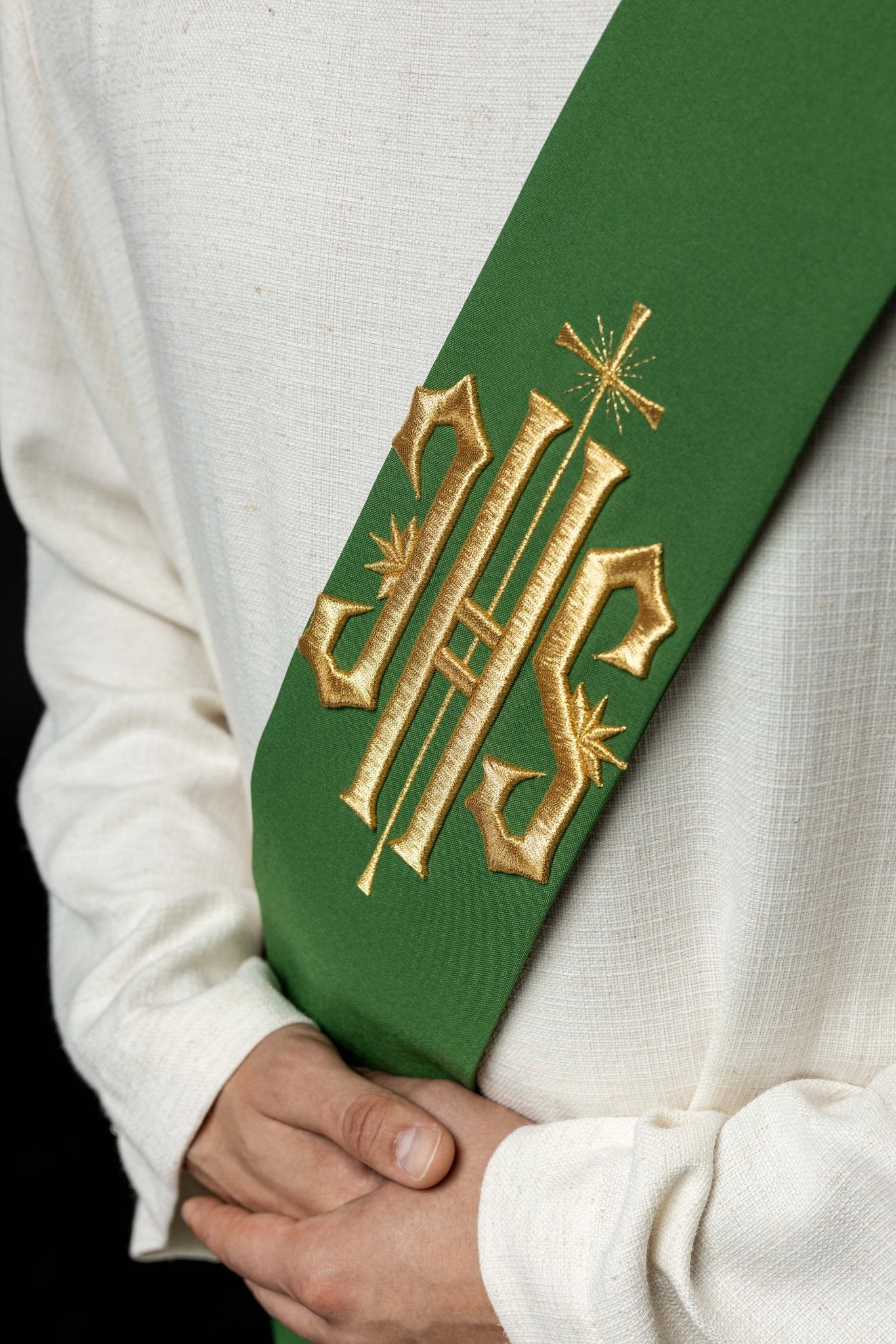 Deacon stole embroidered with IHS and Cross in green KSD/135/01/01 ZIELONY - HAFTINAUSA.COM