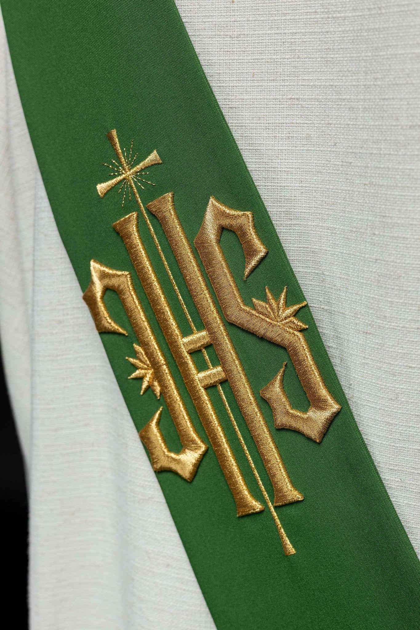 Deacon stole embroidered with IHS and Cross in green KSD/135/01/01 ZIELONY - HAFTINAUSA.COM