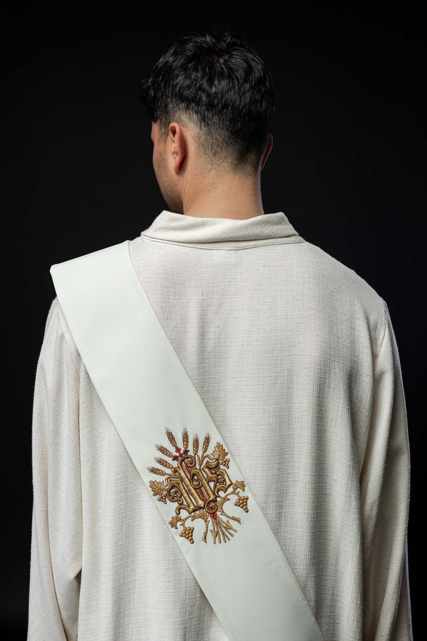 Deacon stole with grape and cross motif in ecru KSD/139/05/01 ECRU - HAFTINAUSA.COM