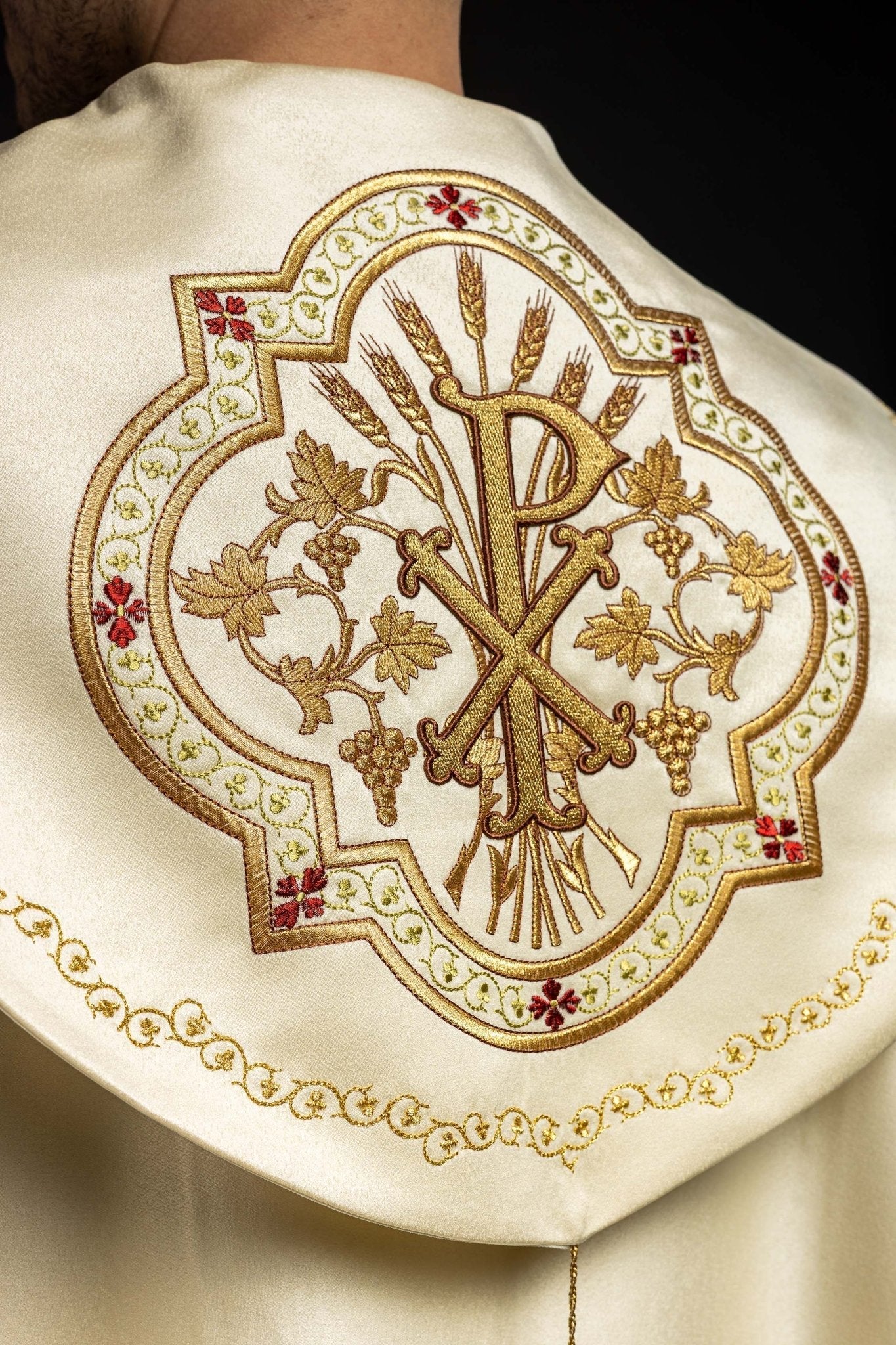 Decorated eucharistic cope with the PX monogram KKP/014/05/20 ECRU SAT. 145cm - HAFTINAUSA.COM