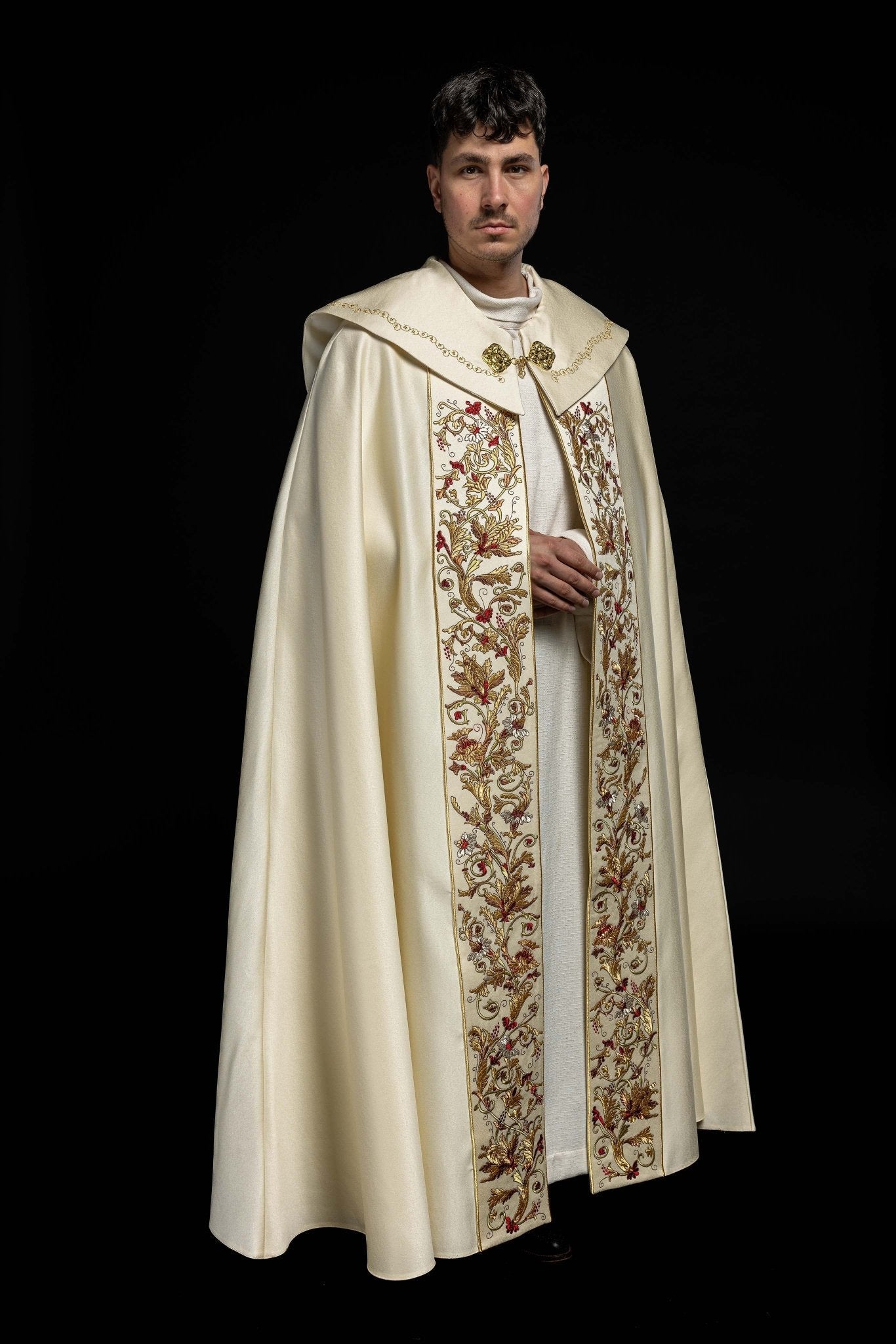 Decorated eucharistic cope with the PX monogram KKP/014/05/20 ECRU SAT. 145cm - HAFTINAUSA.COM