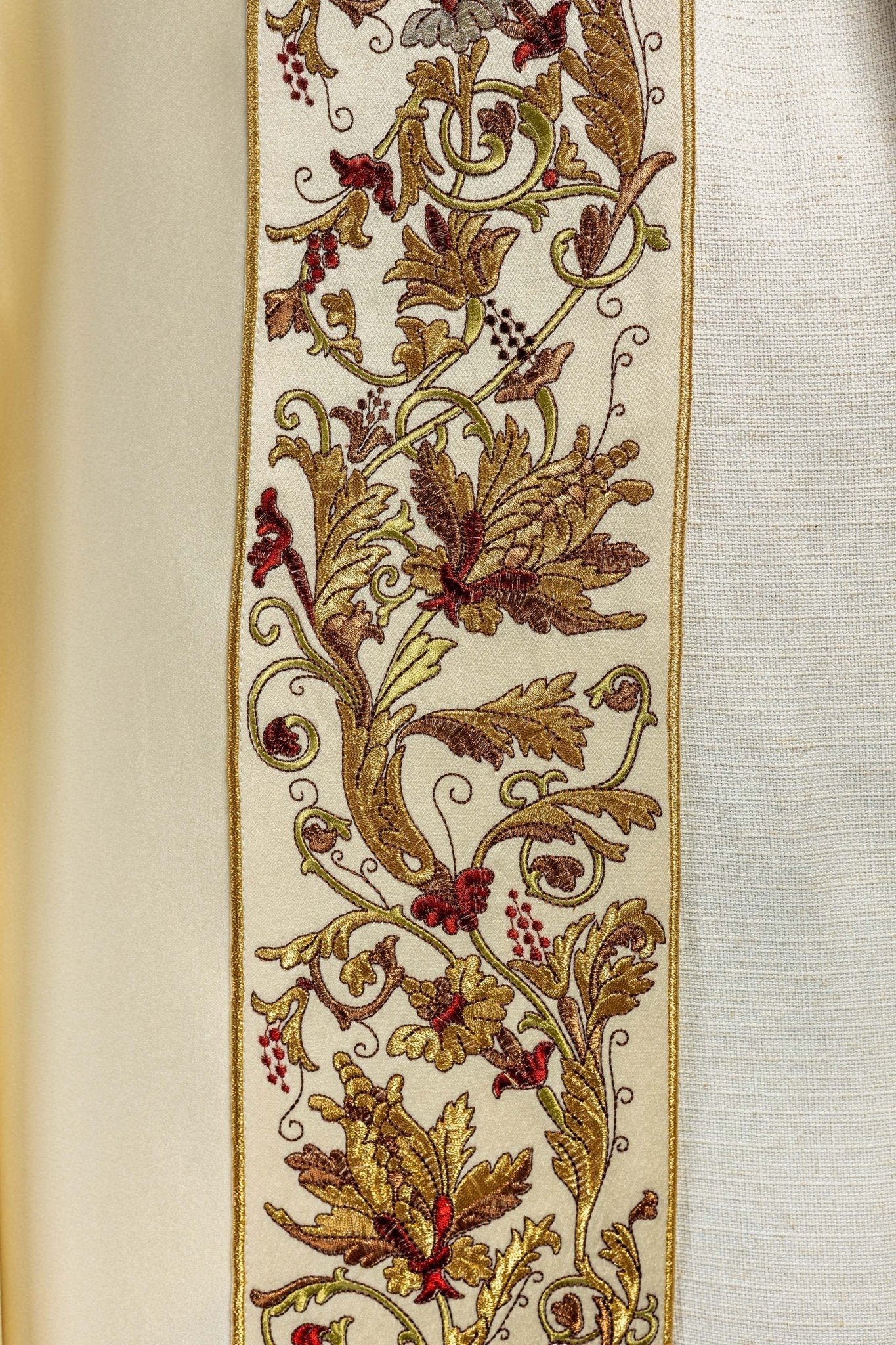 Decorated eucharistic cope with the PX monogram KKP/014/05/20 ECRU SAT. 145cm - HAFTINAUSA.COM