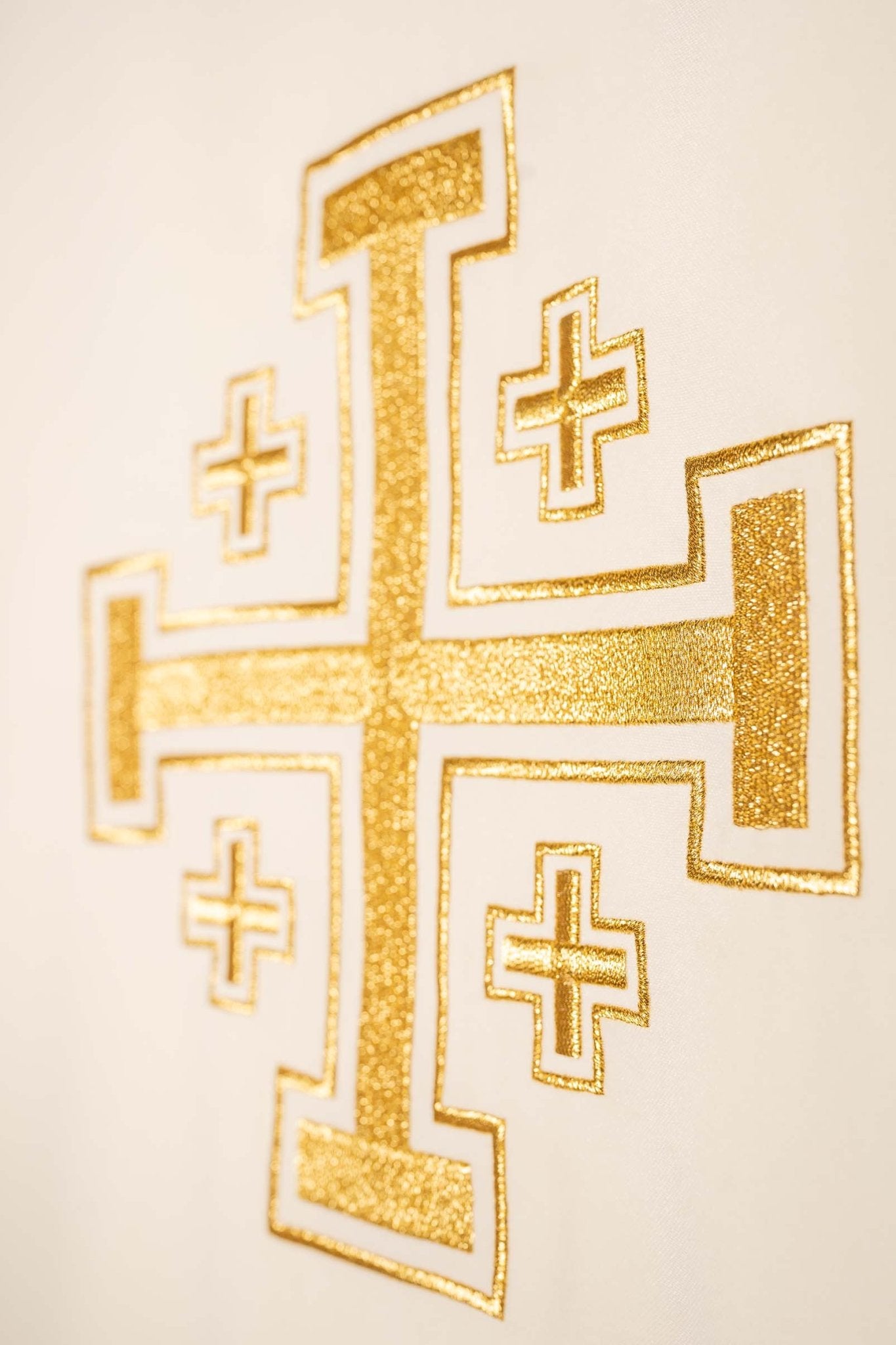 Ecru chasuble embroidered with a cross motif KDT/7146/05/12 - CHASUBLES.COM