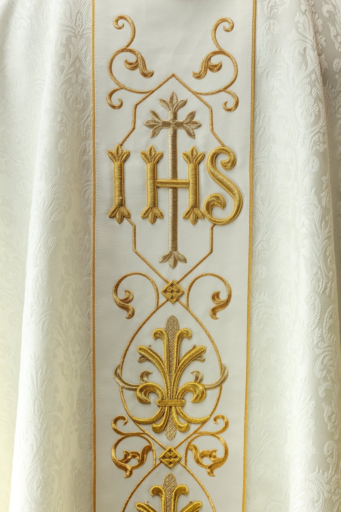 Ecru chasuble made of jaquard texture KOR/268/05/67 - HAFTINAUSA.COM