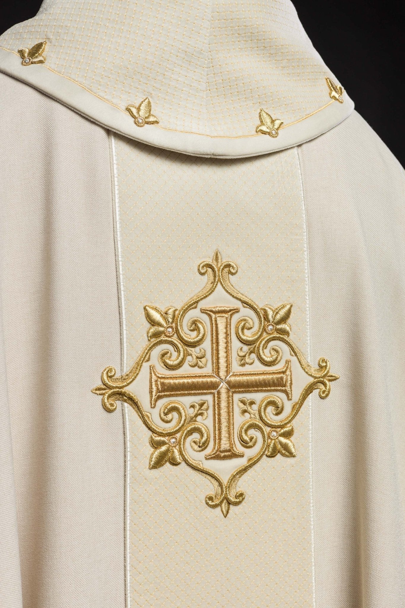 Ecru Chasuble with Embroidered Cross Symbol LE/7029/05 - HAFTINAUSA.COM