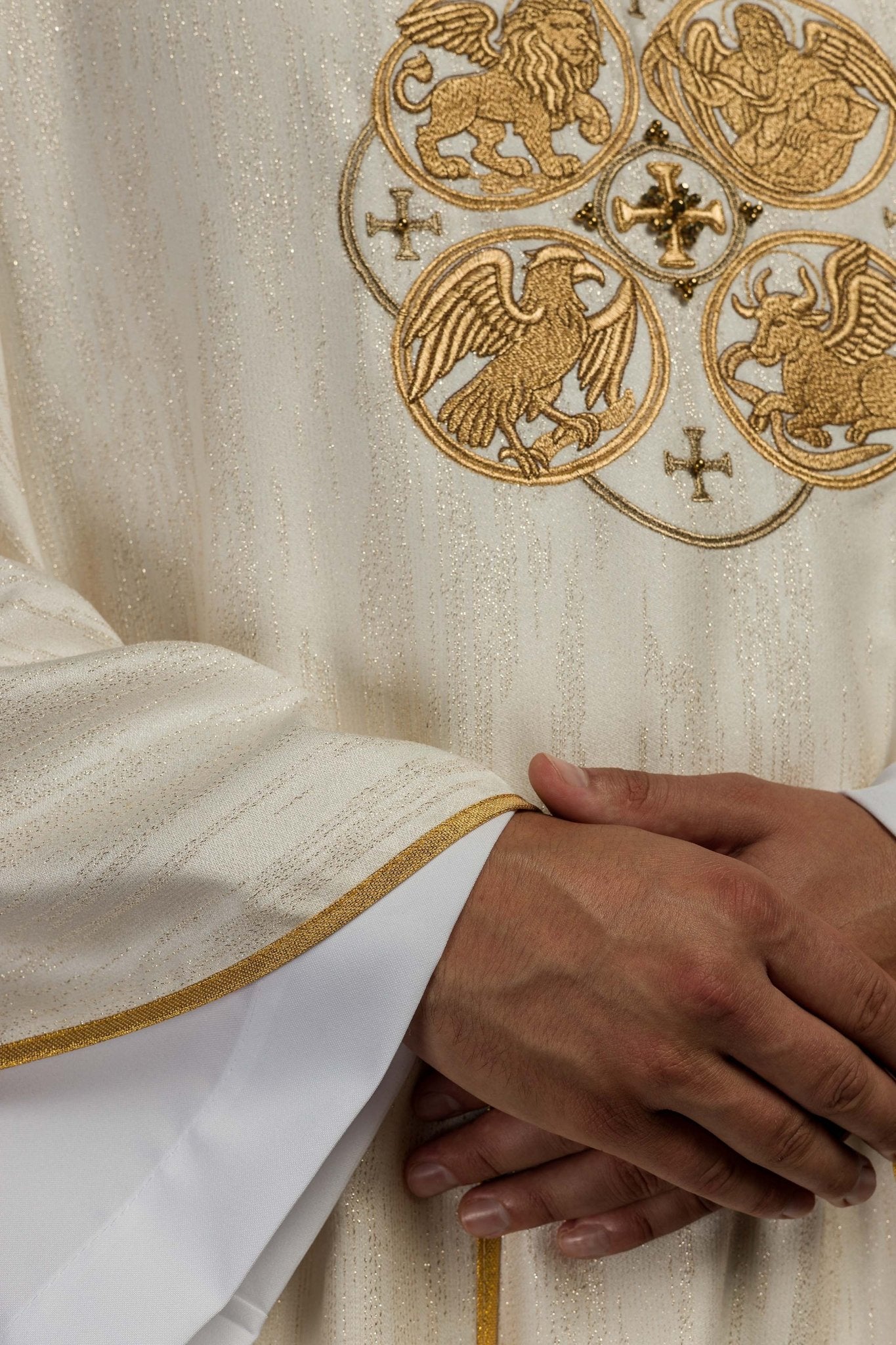 Ecru Chasuble with Embroidery of the Four Evangelists on Decorative Fabric KOA/005/05/99 - CHASUBLES.COM