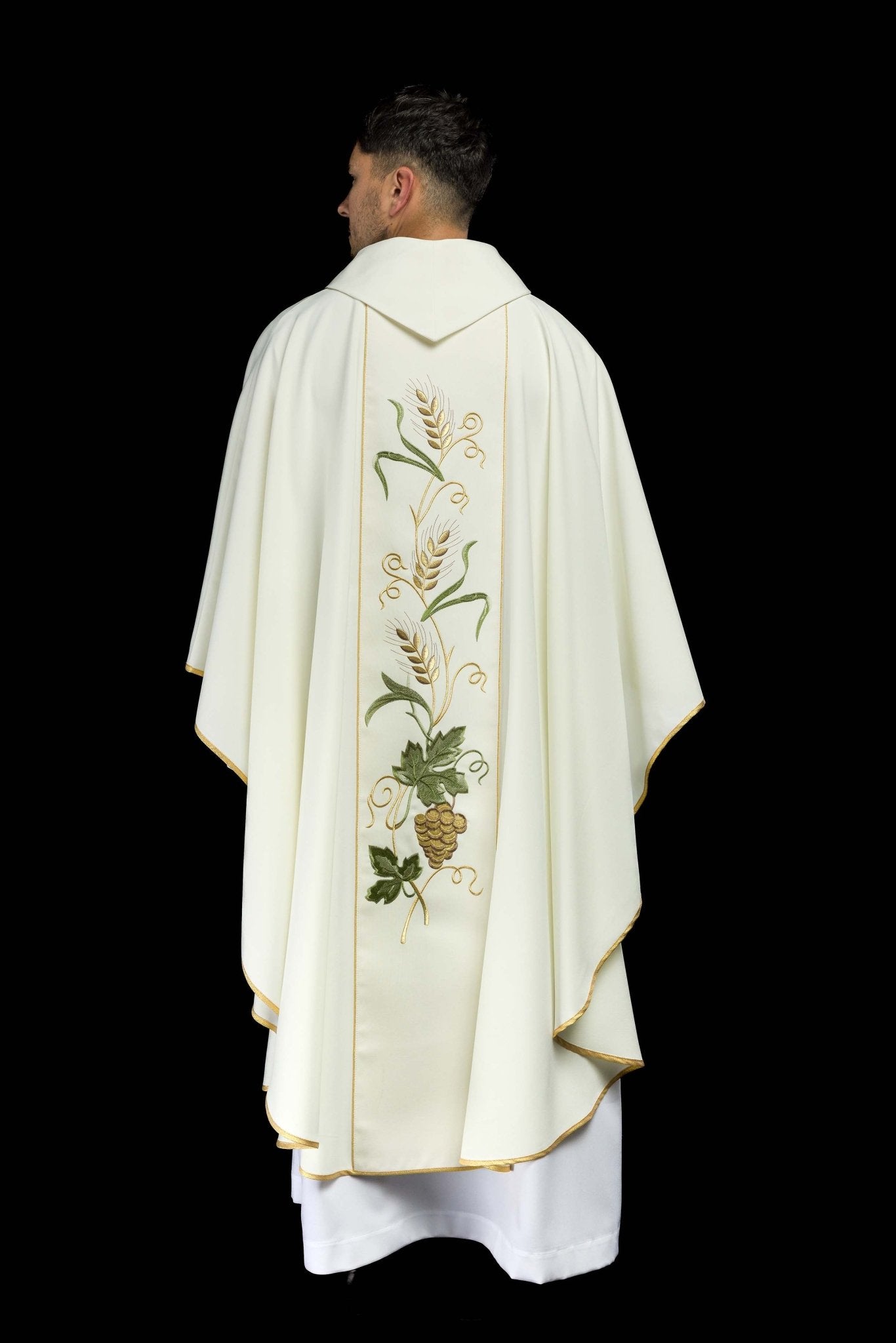 Ecru chasuble with IHS and grapes embroidery KOR/117/05/01 ECRU - CHASUBLES.COM