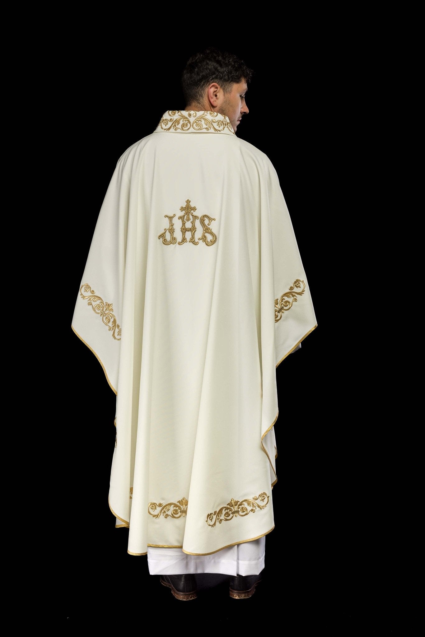 Ecru chasuble with IHS motif KOR/157/05/01 ECRU - CHASUBLES.COM