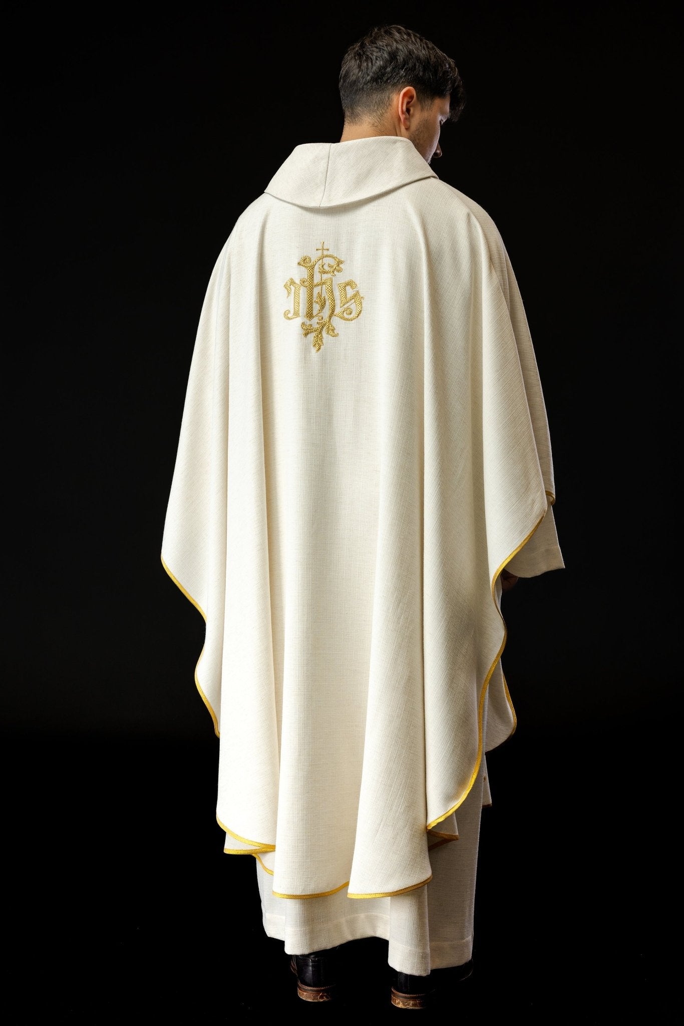Ecru chasuble with image of Divine Mercy KOW2/031/05/49 - HAFTINAUSA.COM