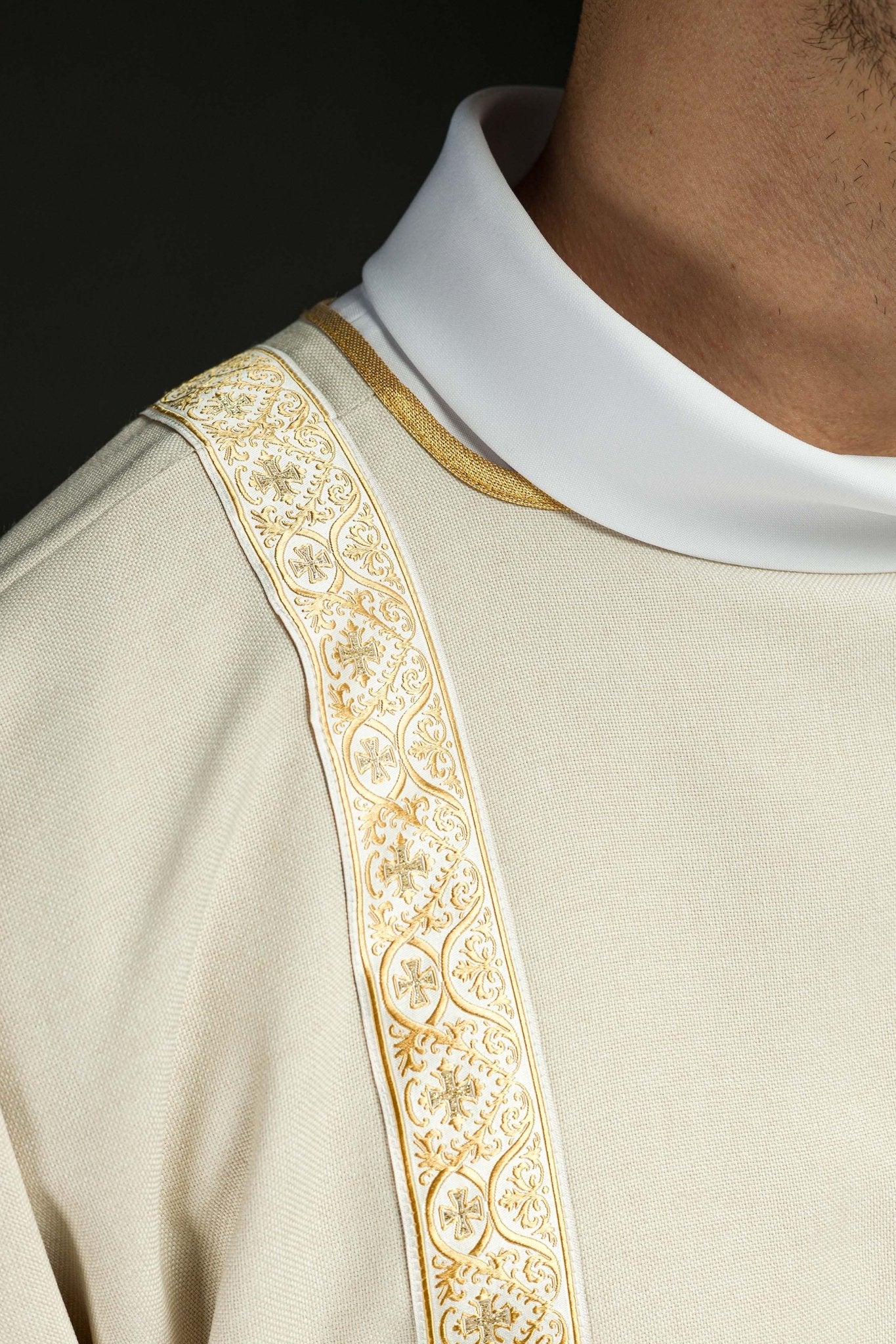 Ecru dalmatic decorated with gold jacquard ribbons KDL/395/05/70/B - CHASUBLES.COM