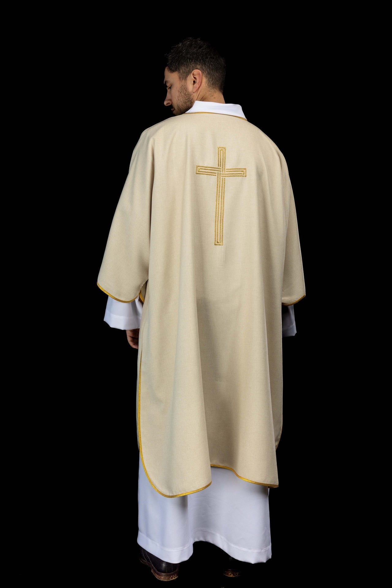 Ecru dalmatic with an embroidered gold cross KDL/393/05/70/D - CHASUBLES.COM
