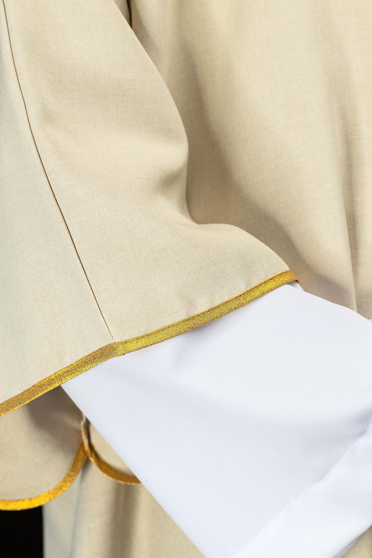 Ecru dalmatic with an embroidered gold cross KDL/393/05/70/D - CHASUBLES.COM