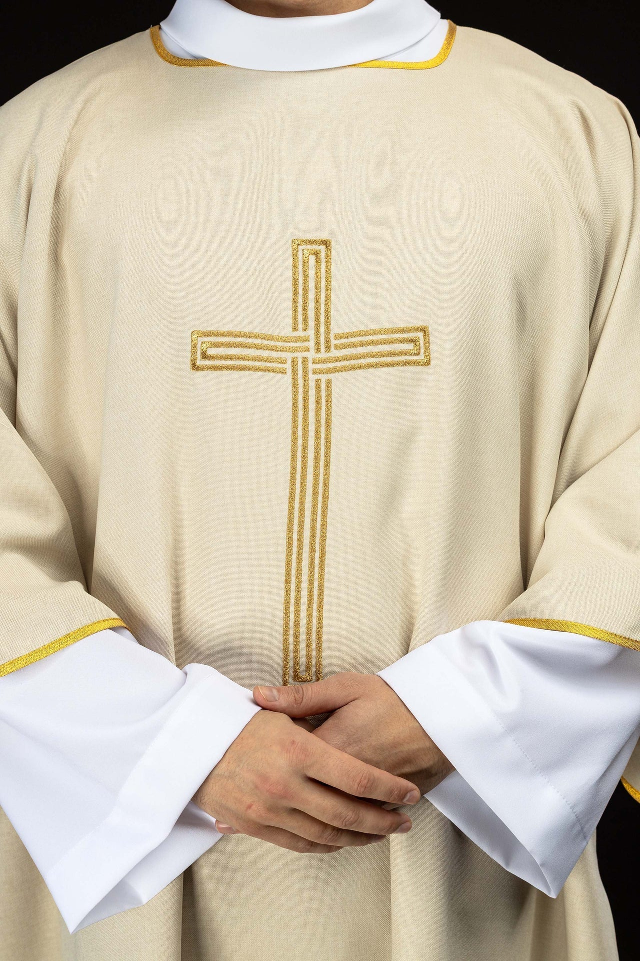 Ecru dalmatic with an embroidered gold cross KDL/393/05/70/D - CHASUBLES.COM