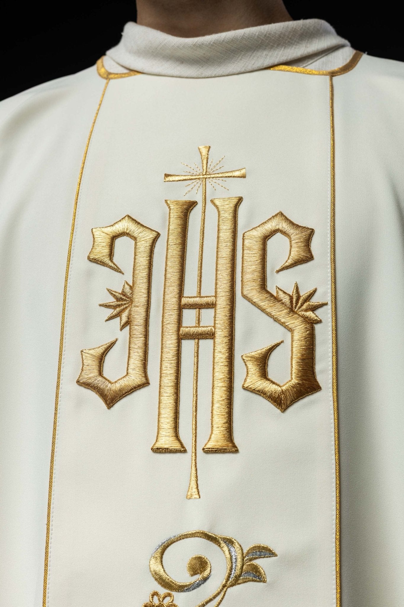 Ecru dalmatic with an embroidered IHS band KDL/031/05/01/A ECRU DALMATYK - HAFTINAUSA.COM