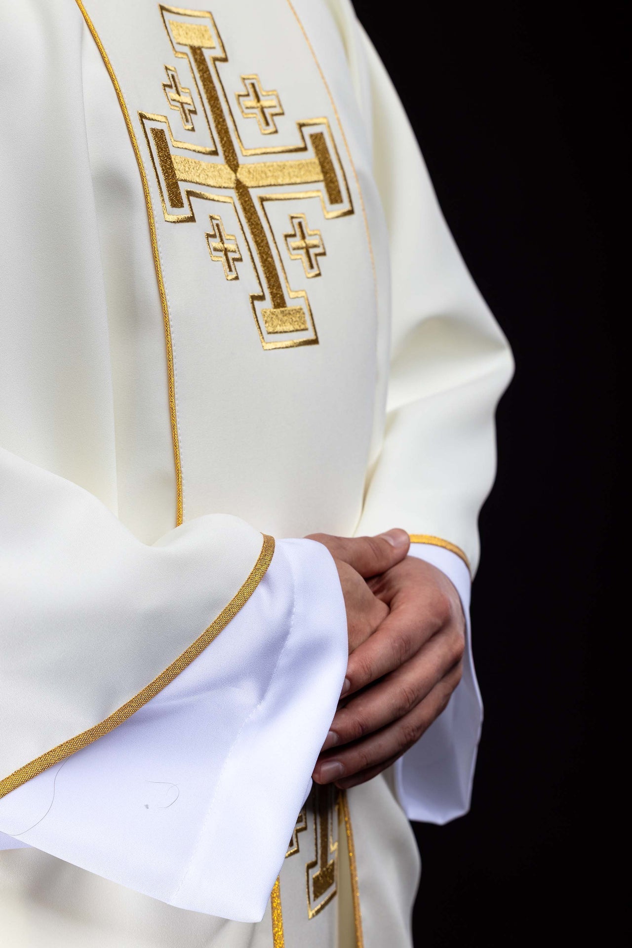 Ecru embroidered chasuble with band and Jerusalem crosses KDT/7046/05/01 - CHASUBLES.COM