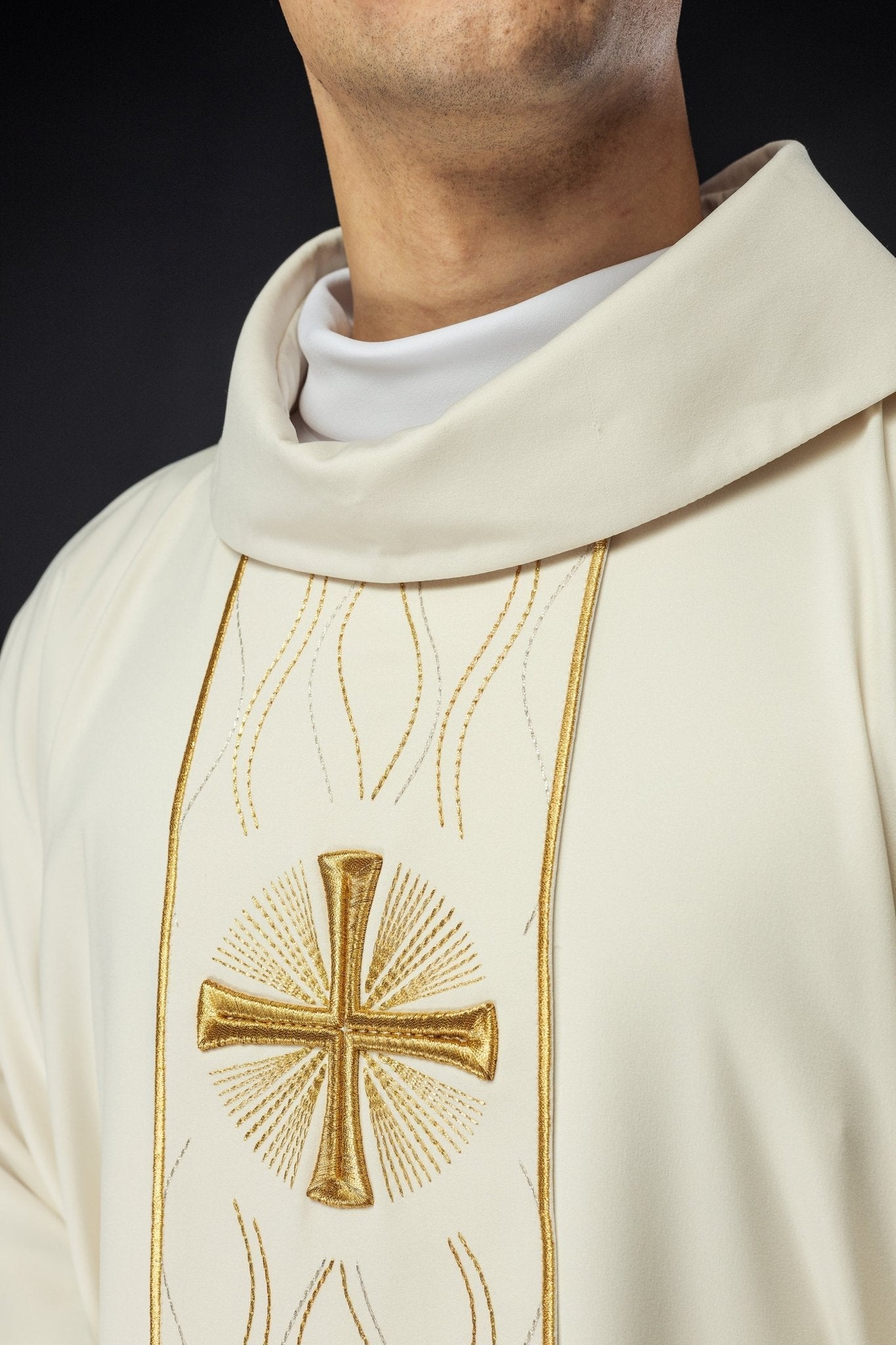 Ecru embroidered chasuble with cross KOR/277/05/53 - HAFTINAUSA.COM