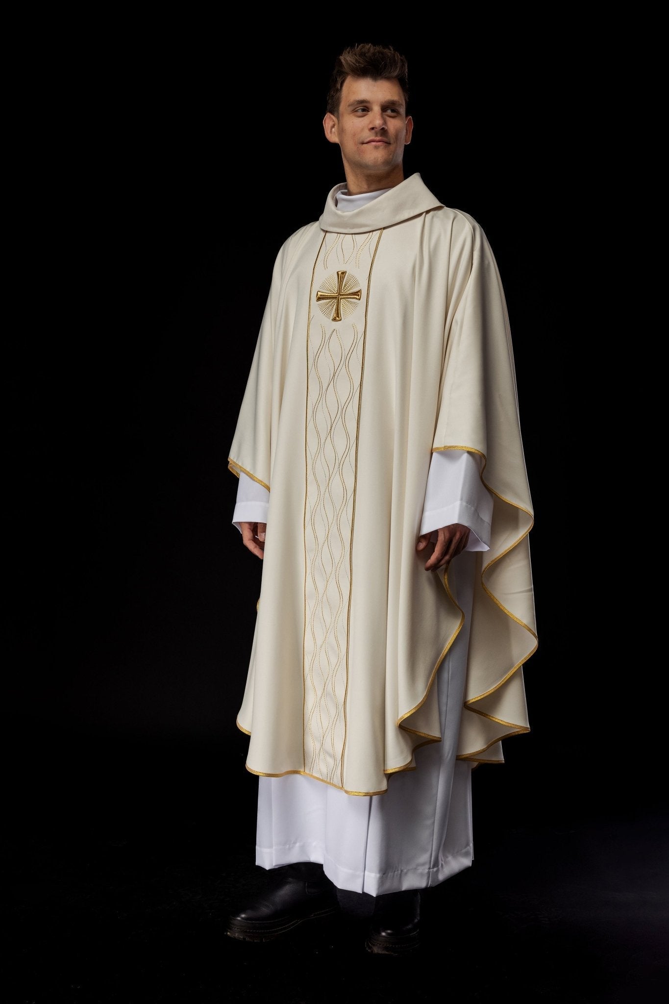 Ecru embroidered chasuble with cross KOR/277/05/53 - HAFTINAUSA.COM
