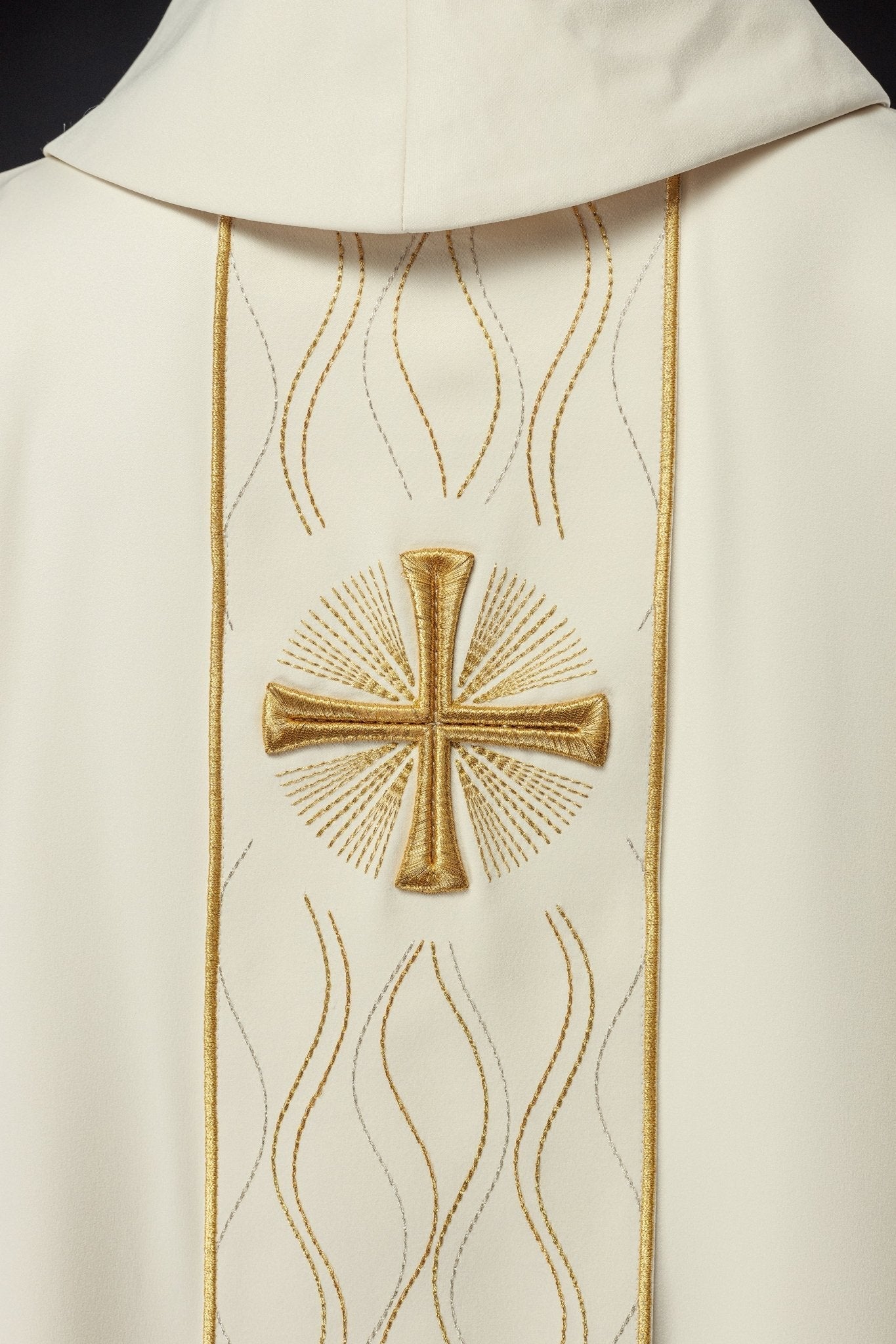 Ecru embroidered chasuble with cross KOR/277/05/53 - HAFTINAUSA.COM