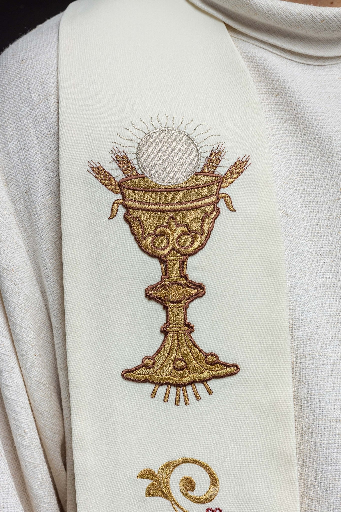 Ecru embroidered IHS and chalice stole KST/411/05/01 ECRU - HAFTINAUSA.COM