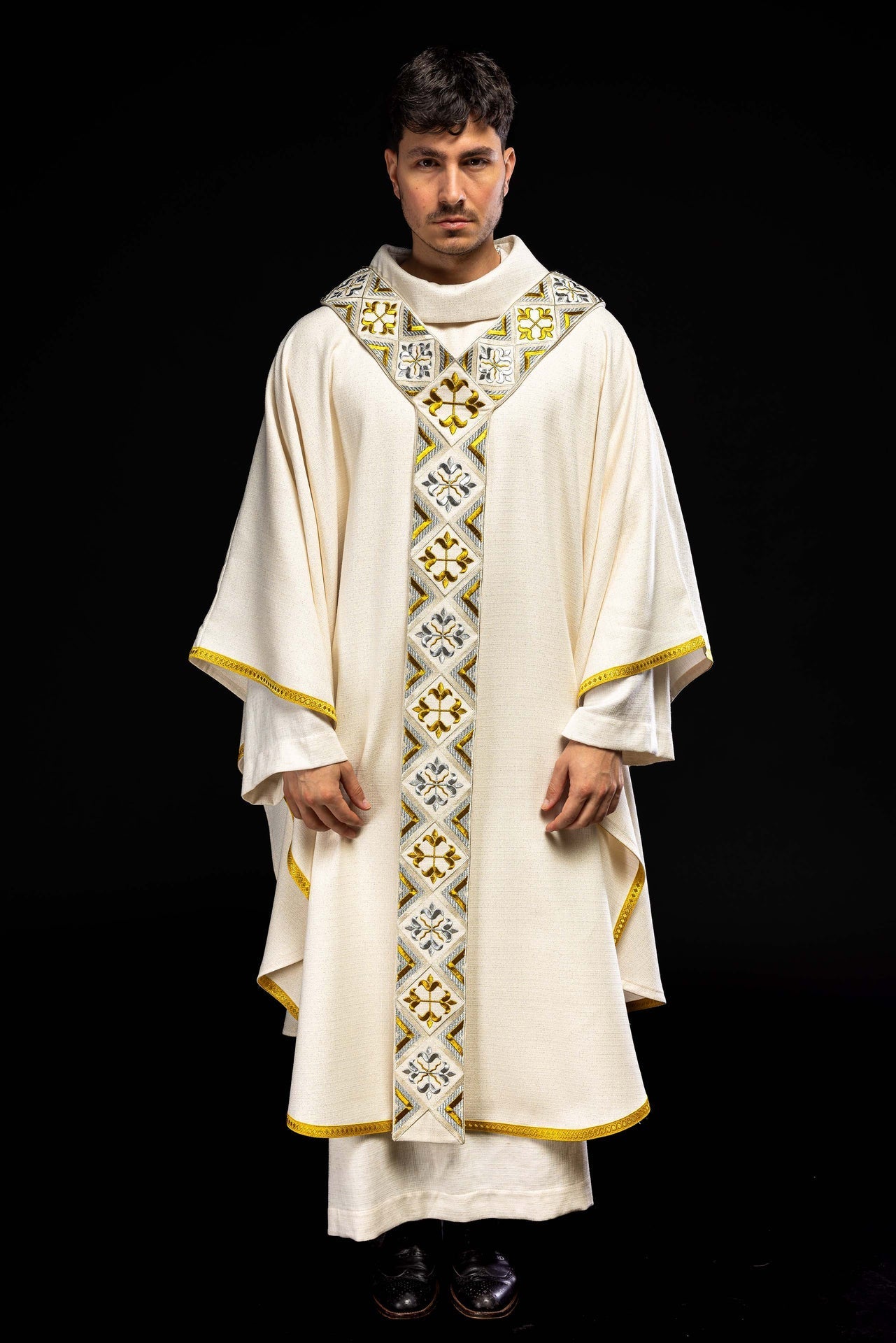 Ecru Embroidered Scapular Overlay for Chasuble – Ecru Chasuble Included LE/7042/05 - CHASUBLES.COM