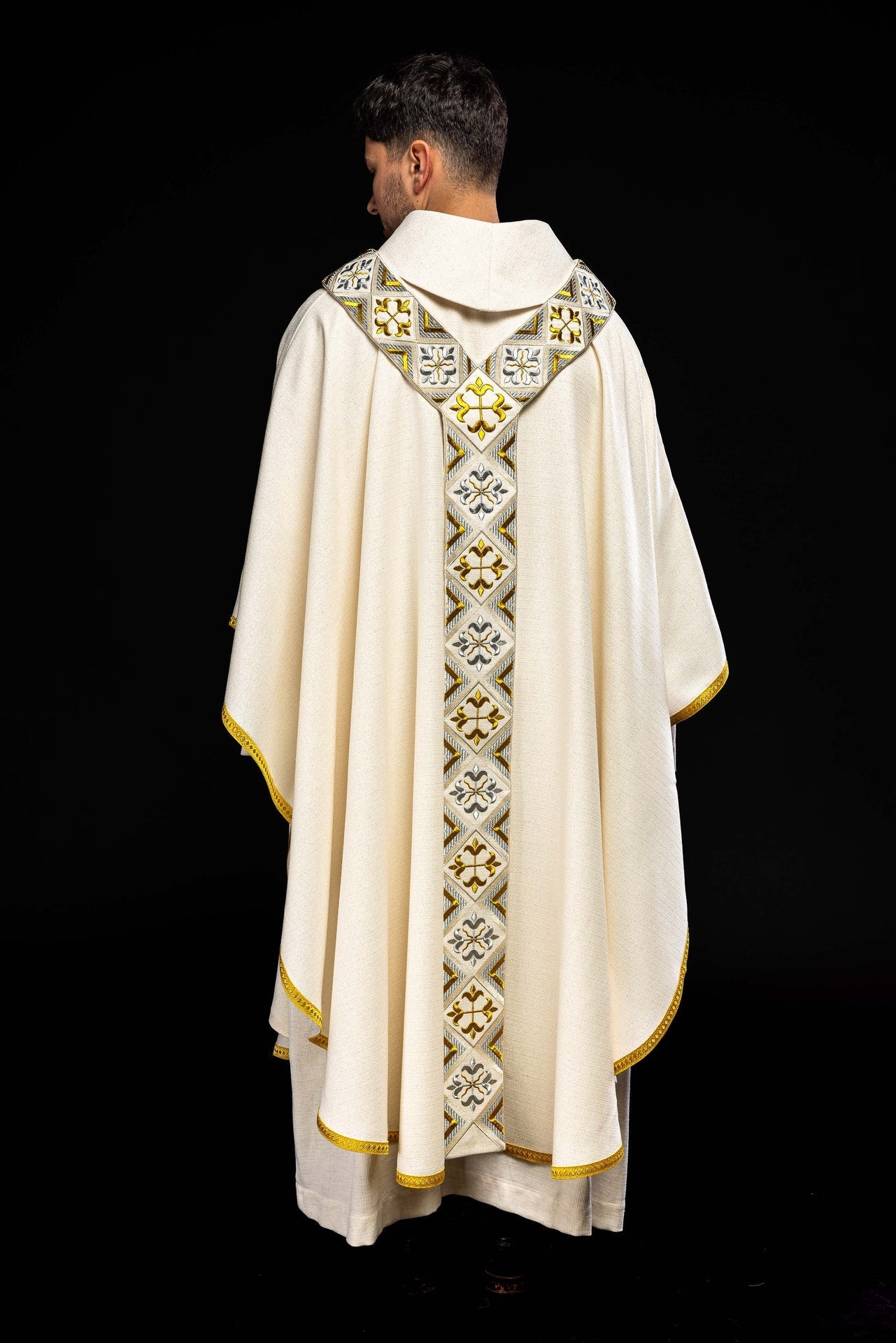 Ecru Embroidered Scapular Overlay for Chasuble – Ecru Chasuble Included LE/7042/05 - CHASUBLES.COM