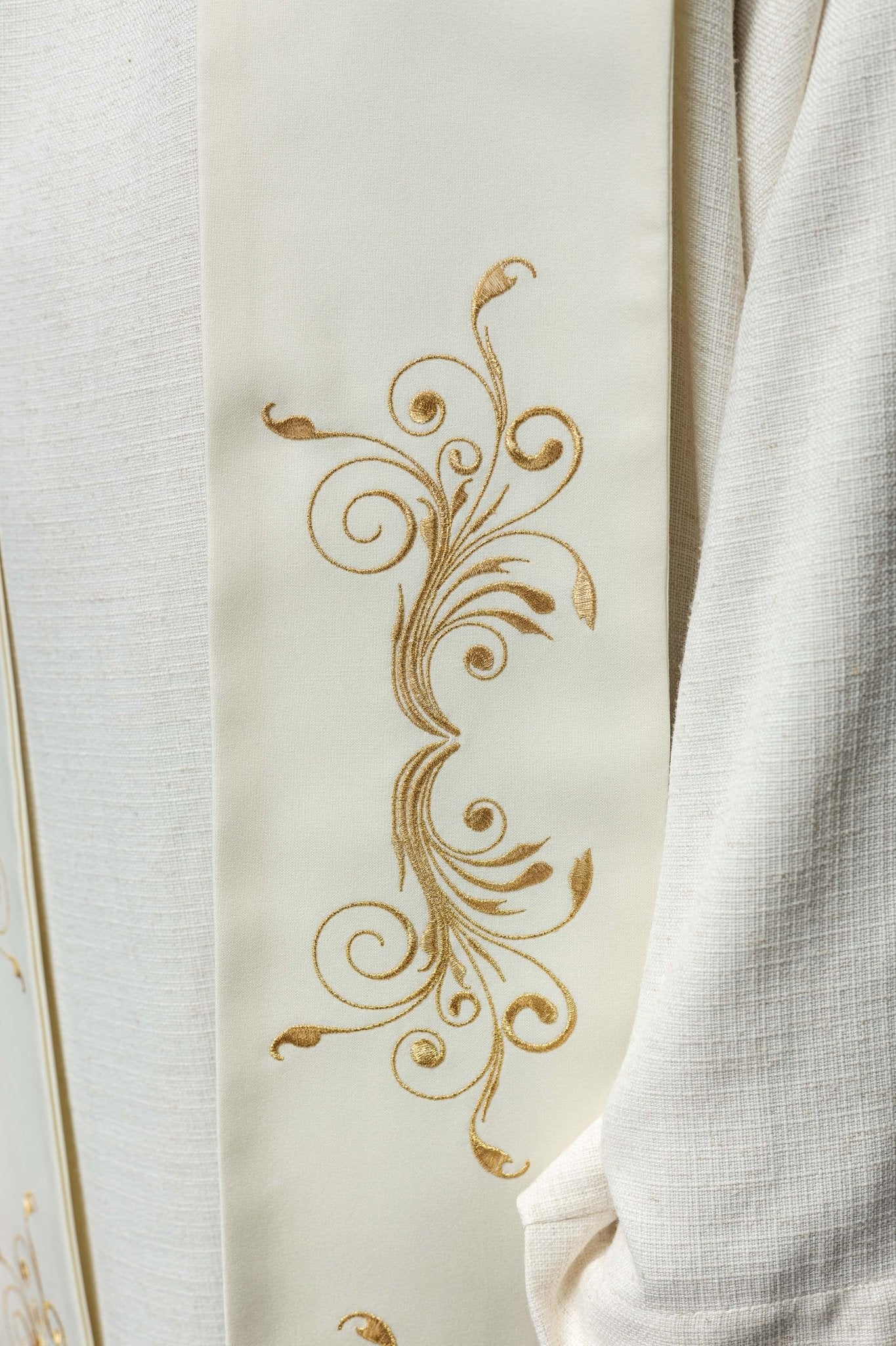 Ecru embroidered stole with IHS KST/413/05/01 ECRU - HAFTINAUSA.COM