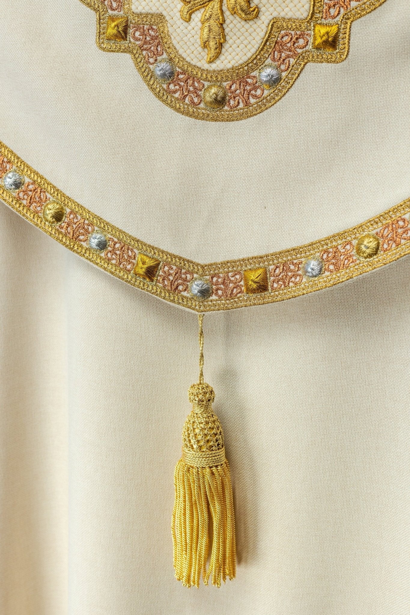 Ecru liturgical cape with gold IHS S - 3067 - 05 - 70 150cm - HAFTINAUSA.COM