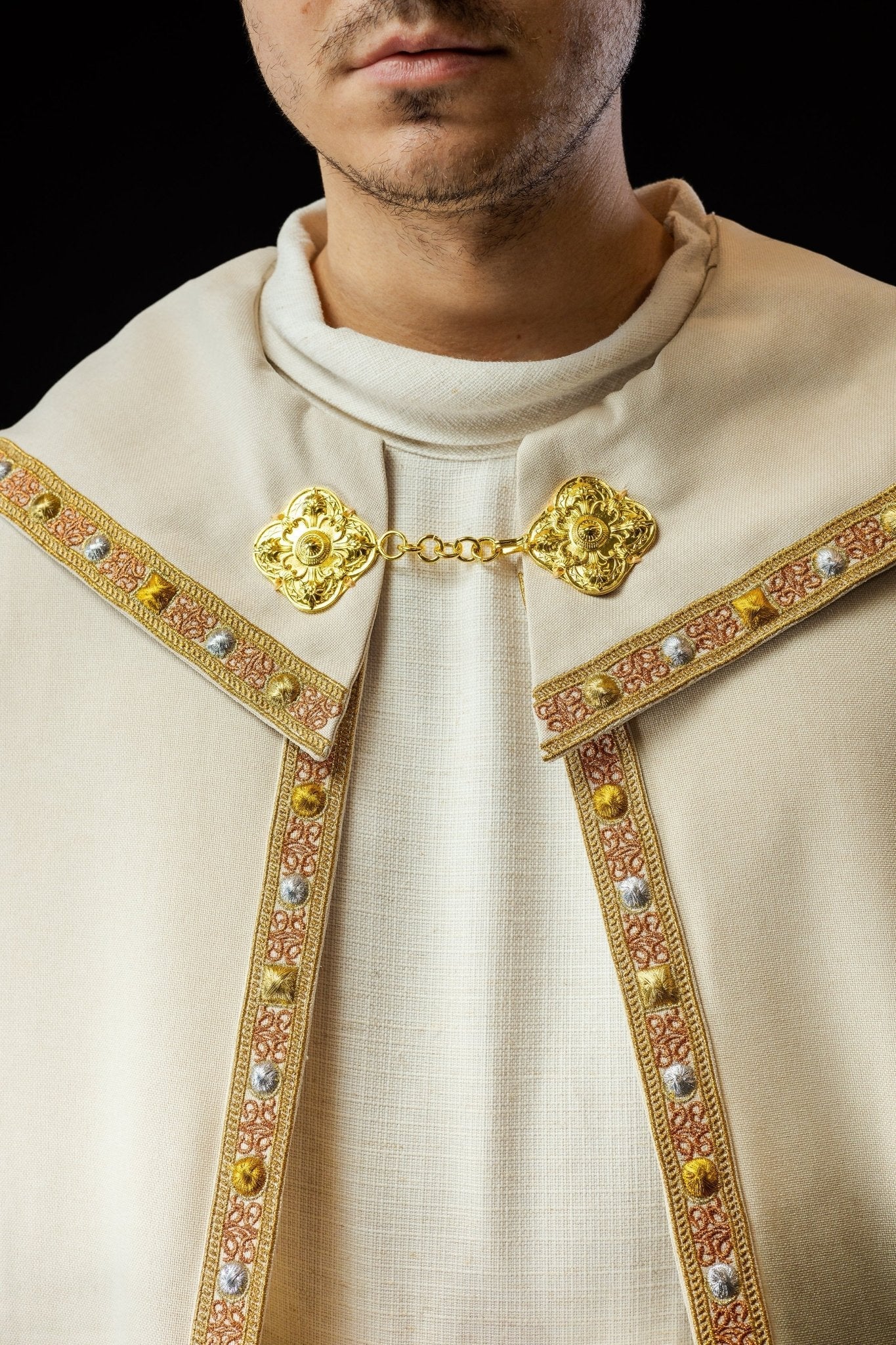 Ecru liturgical cape with gold IHS S - 3067 - 05 - 70 150cm - HAFTINAUSA.COM