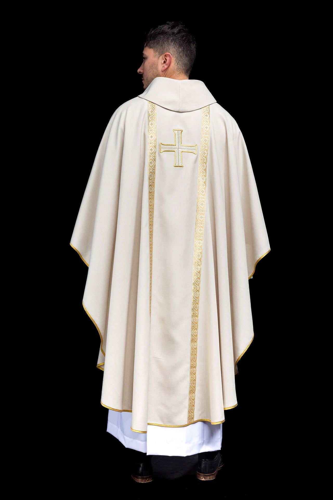 Ecru liturgical chasuble with embroidered cross and jacquard bands KOR/975/05/70 - CHASUBLES.COM