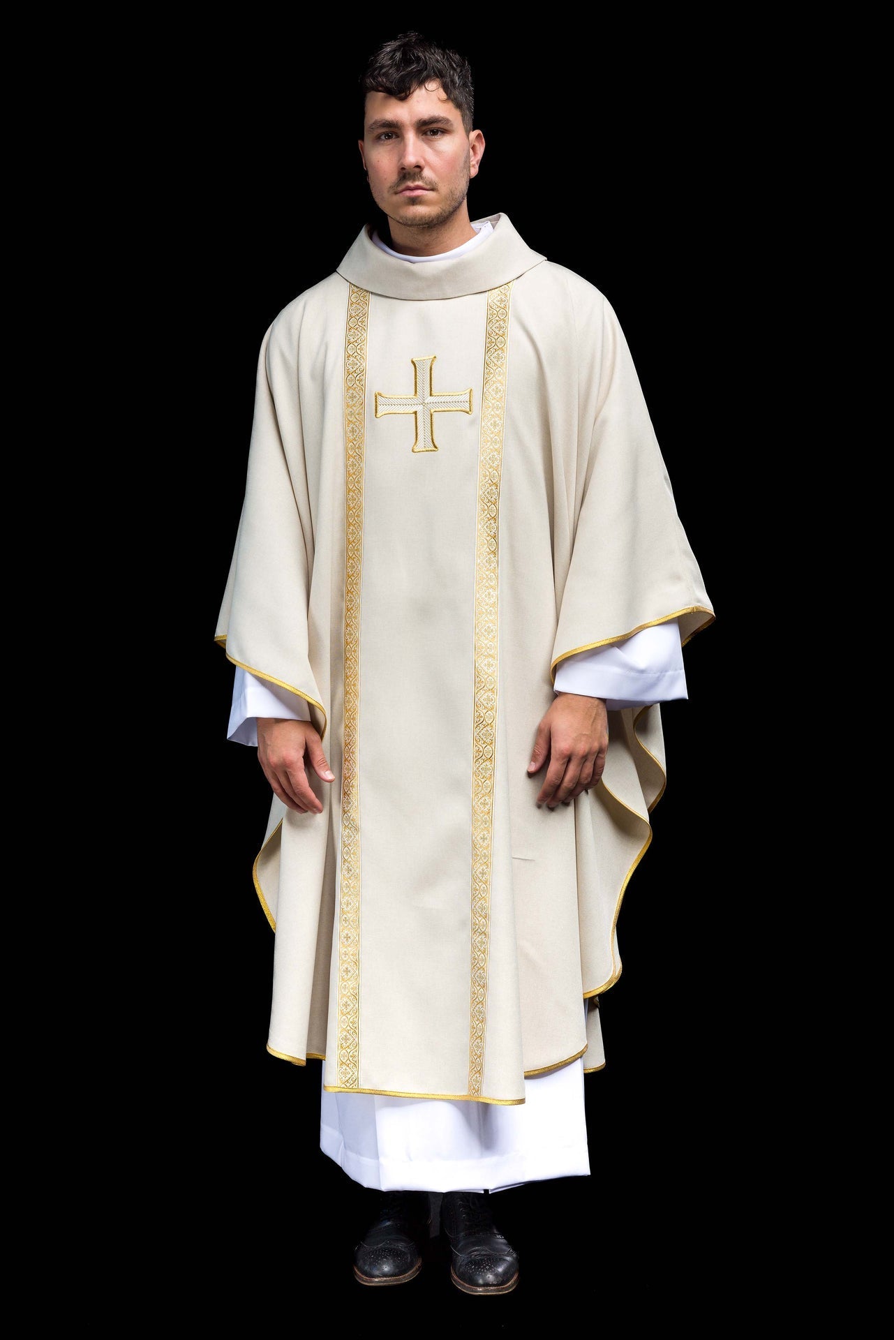 Ecru liturgical chasuble with embroidered cross and jacquard bands KOR/975/05/70 - CHASUBLES.COM